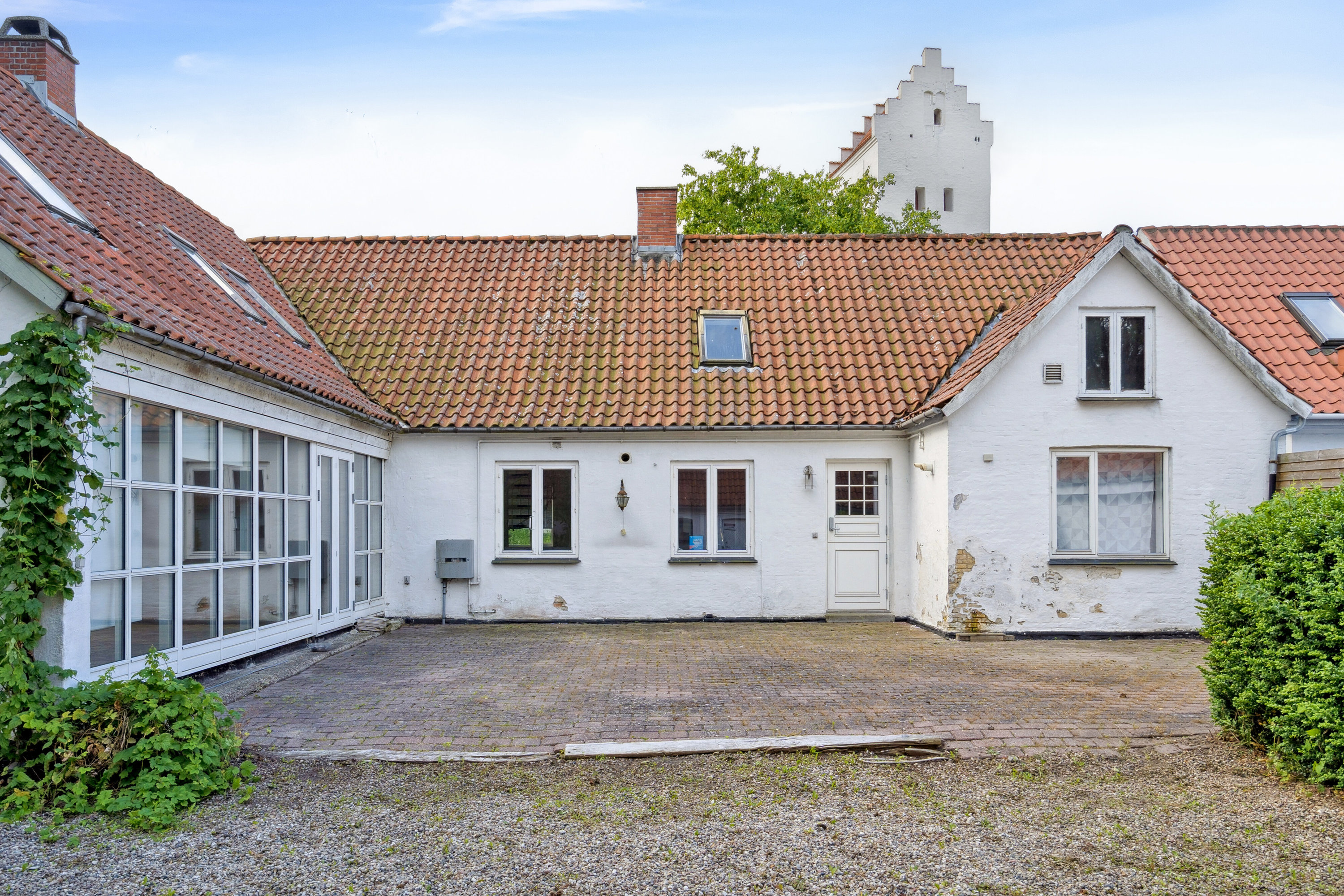 Fremhævet set fra vejen billede i fuldskærmstilstand. Billede af Kirkevænget 12, Holme-Olstrup, 4684 Holmegaard