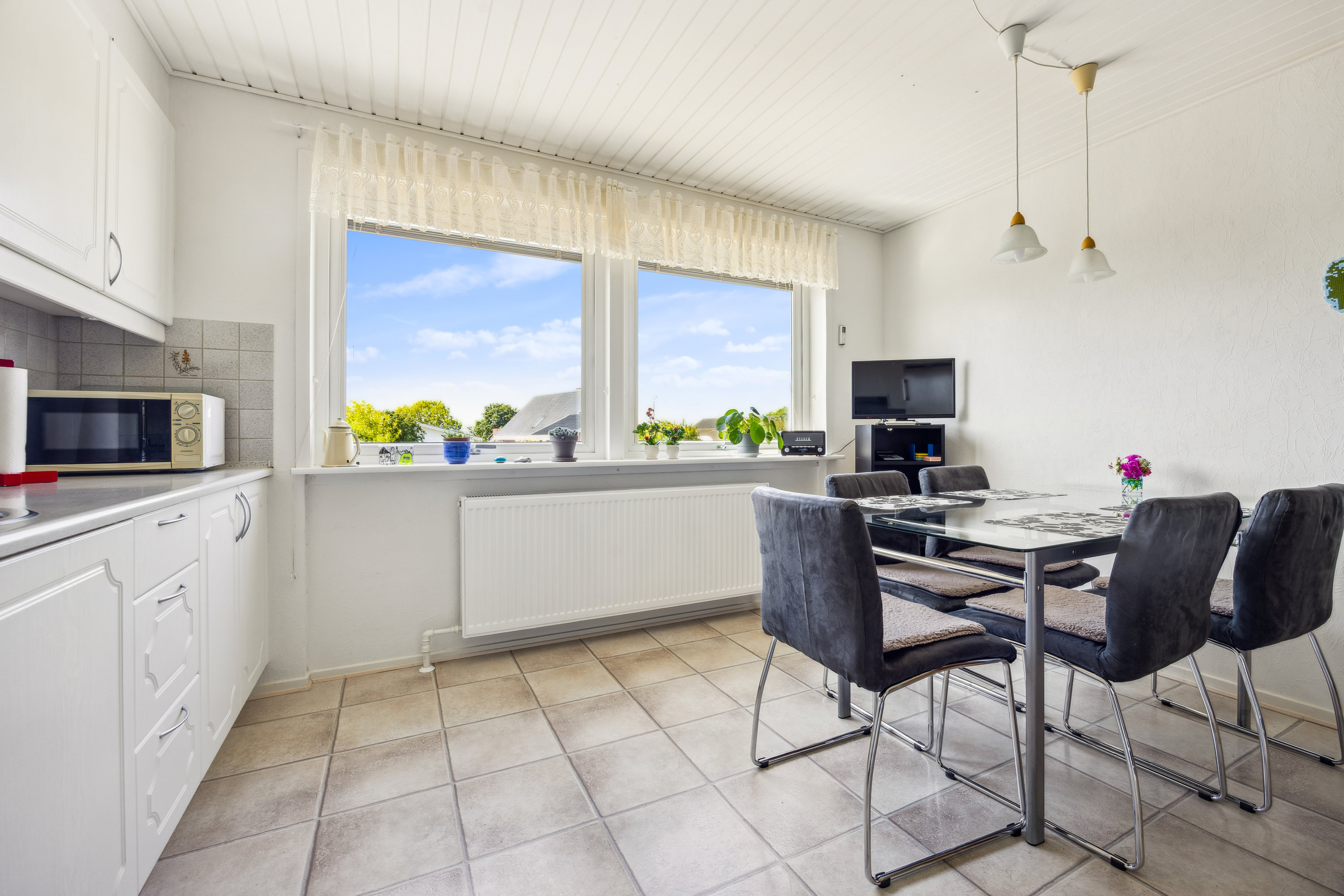 Fremhævet køkken billede i fuldskærmstilstand. Billede af Elmevej 31, Hobro By, 9500 Hobro