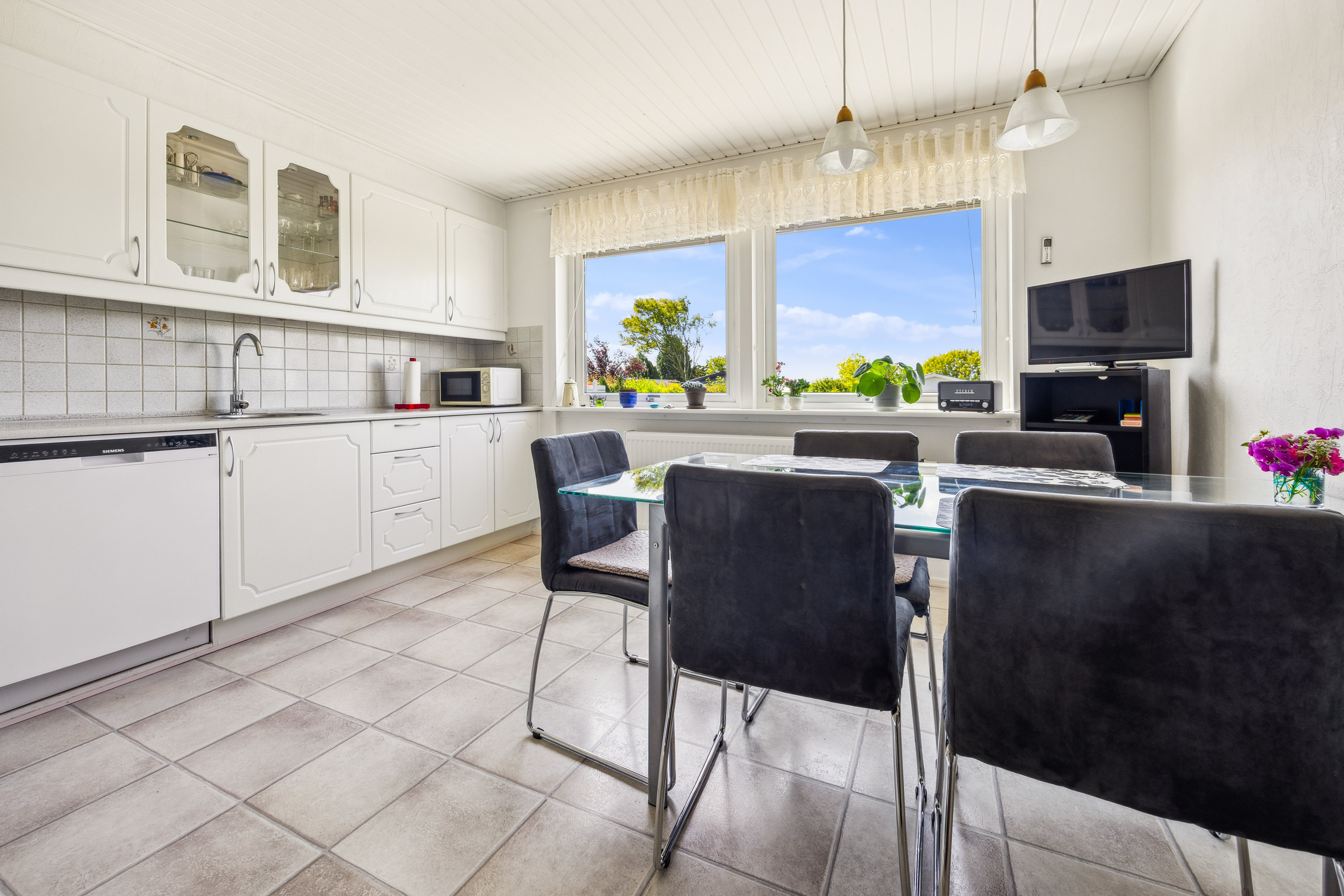 Fremhævet køkken billede i fuldskærmstilstand. Billede af Elmevej 31, Hobro By, 9500 Hobro