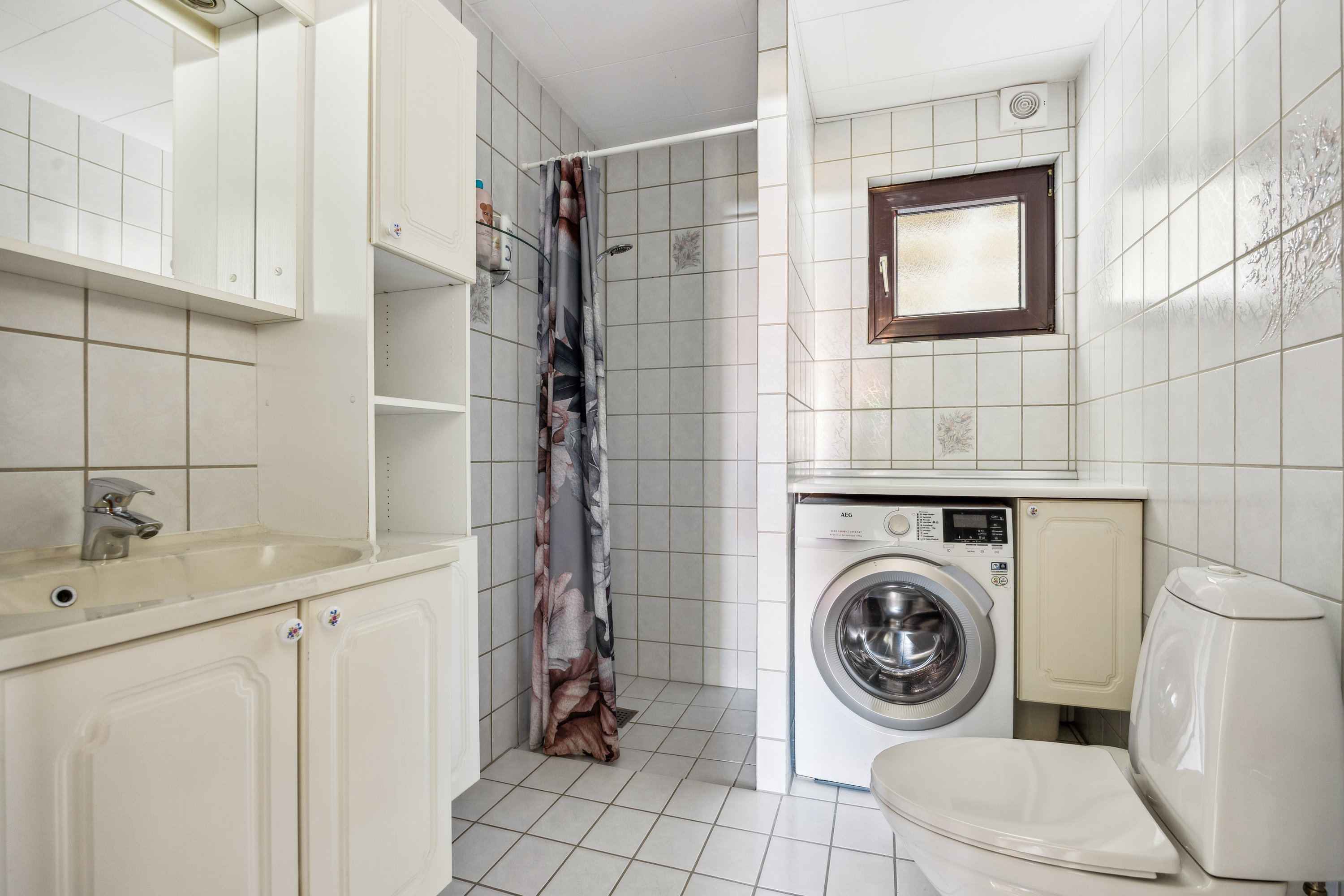 Fremhævet badeværelse billede i fuldskærmstilstand. Billede af Elmevej 31, Hobro By, 9500 Hobro