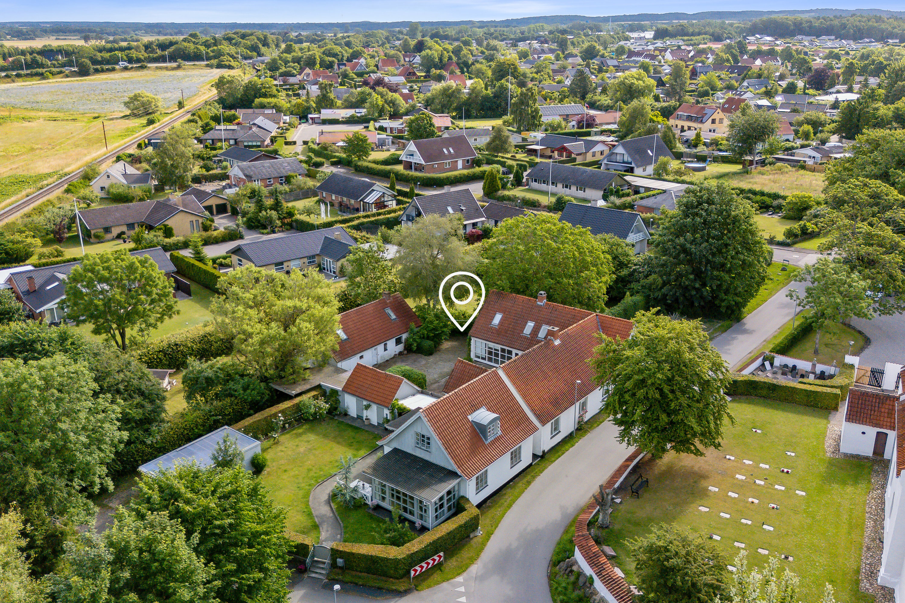 Fremhævet luftfoto billede i fuldskærmstilstand. Billede af Kirkevænget 12, Holme-Olstrup, 4684 Holmegaard