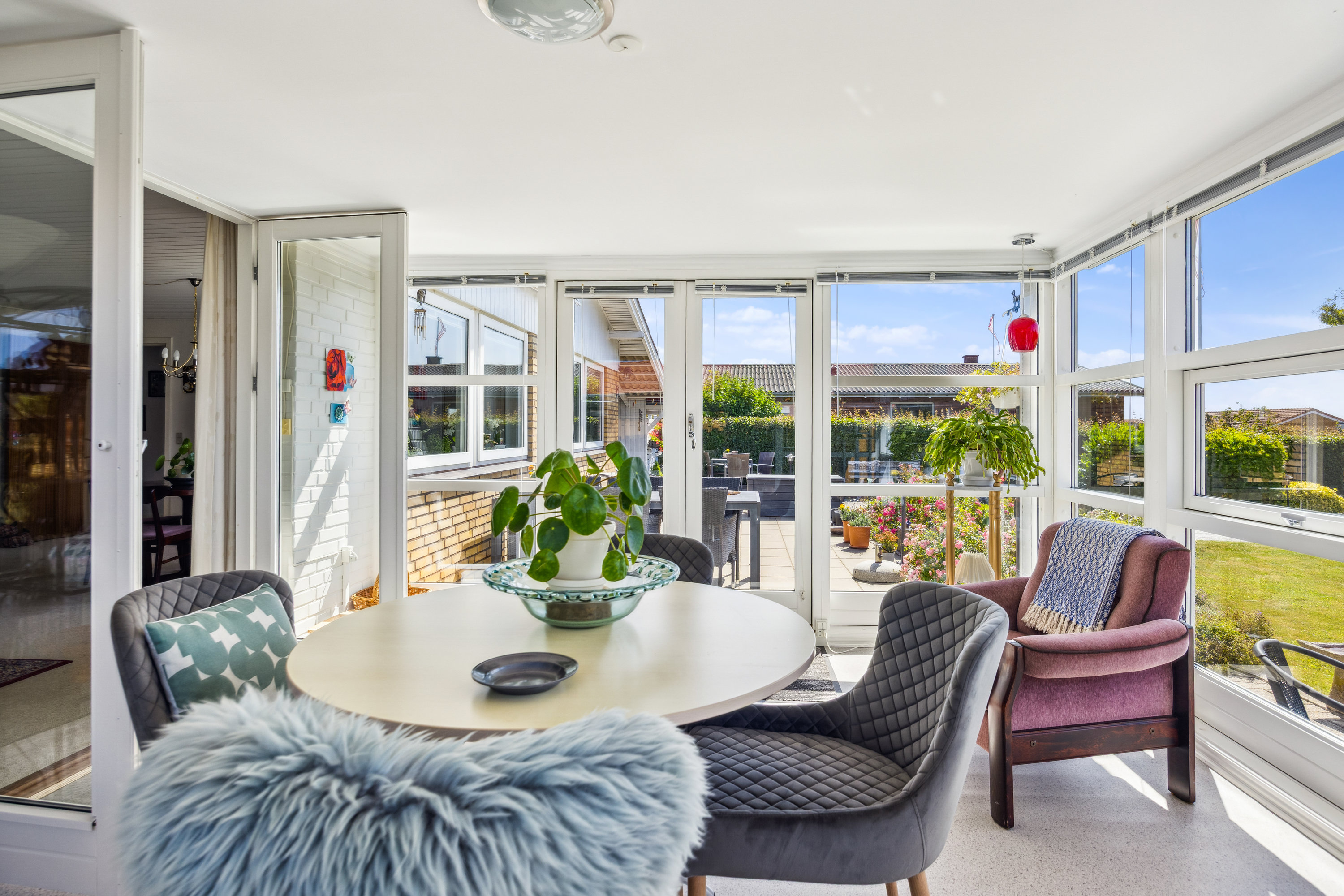 Fremhævet udestue billede i fuldskærmstilstand. Billede af Elmevej 31, Hobro By, 9500 Hobro