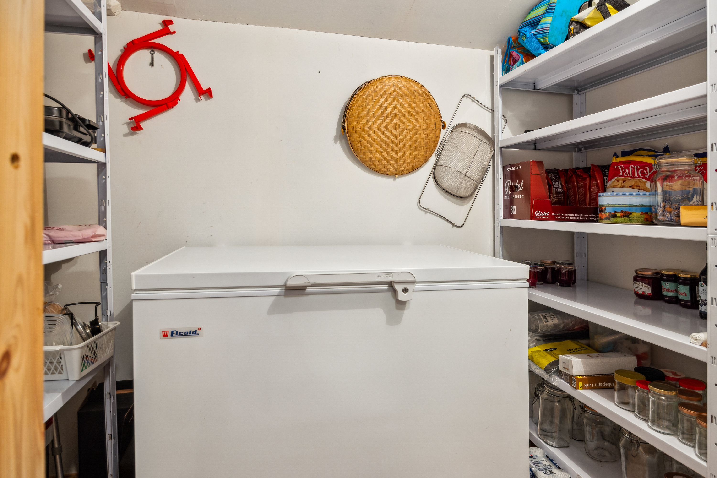 Fremhævet viktualierum billede i fuldskærmstilstand. Billede af Elmevej 31, Hobro By, 9500 Hobro