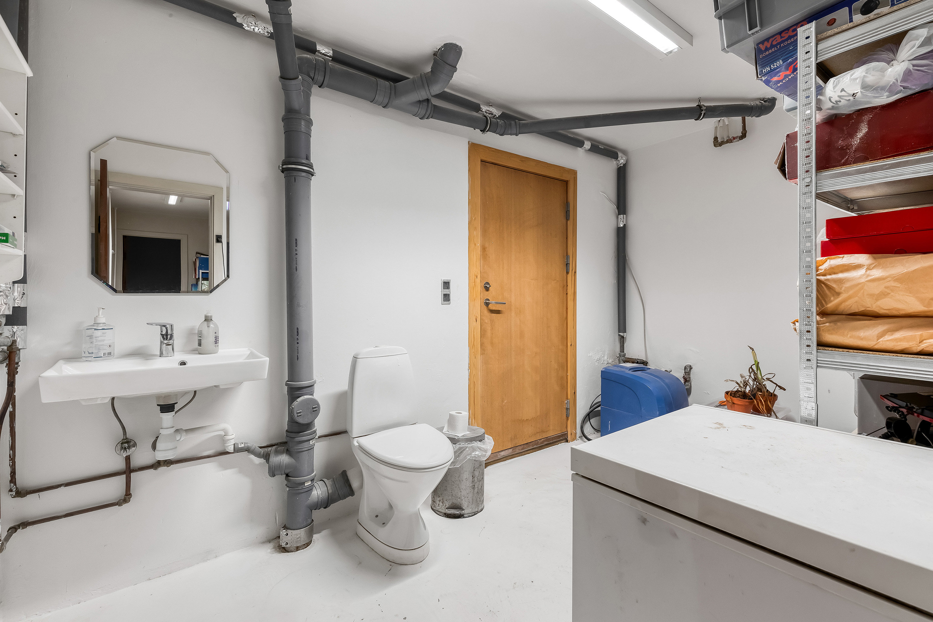 Fremhævet toilet billede i fuldskærmstilstand. Billede af Parkvej 25, 3550 Slangerup