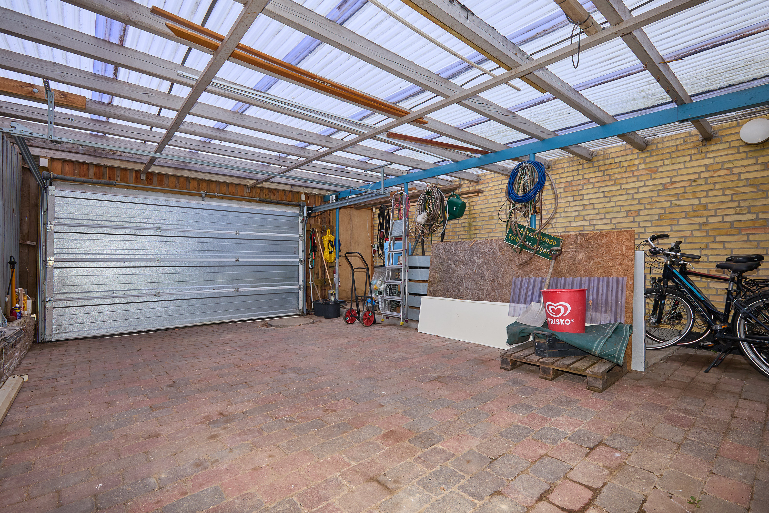 Fremhævet garage billede i fuldskærmstilstand. Billede af Parkvej 25, 3550 Slangerup