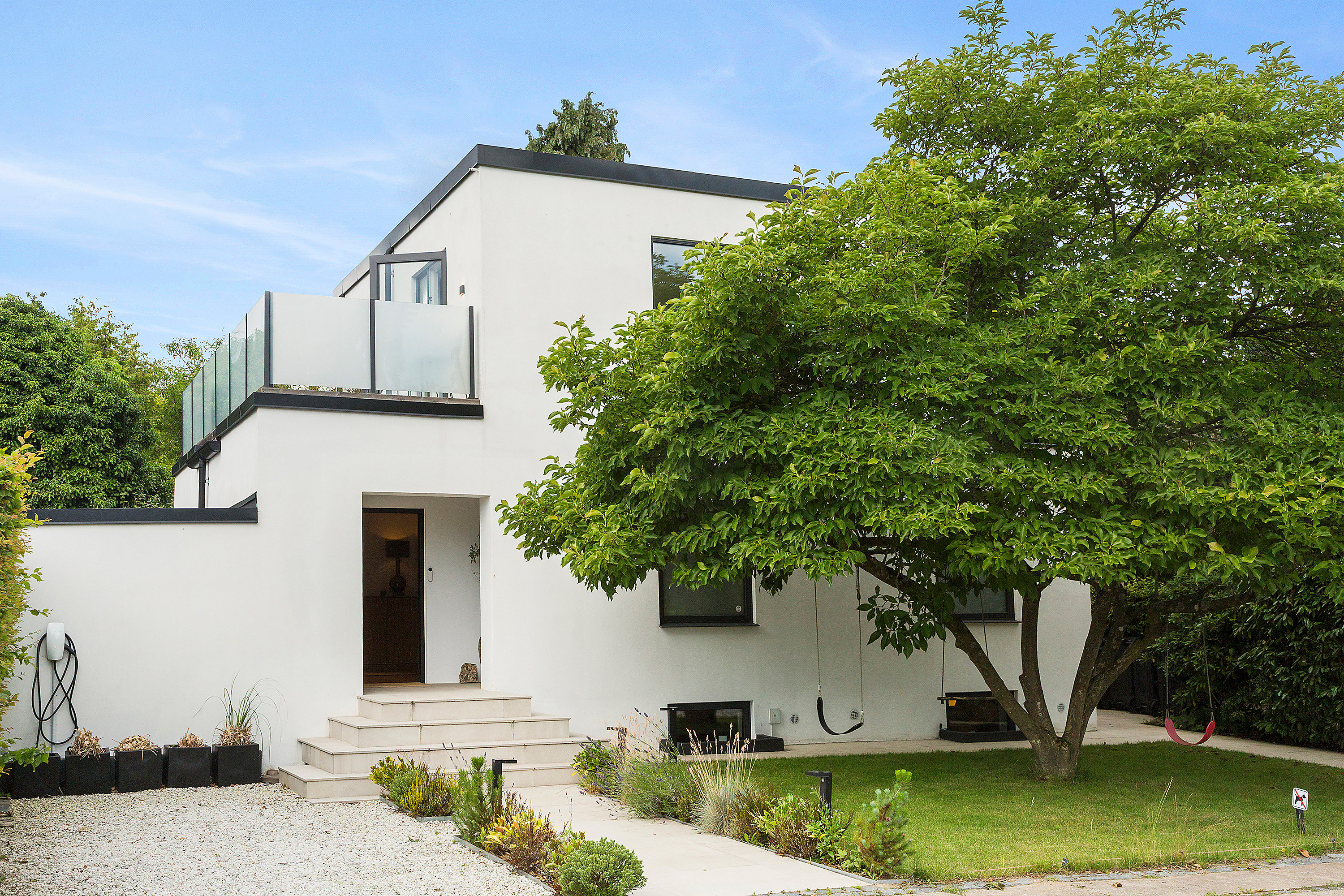 Miniaturebillede 1: ejendommen. Billede af Hovmarksvej 49, 2920 Charlottenlund