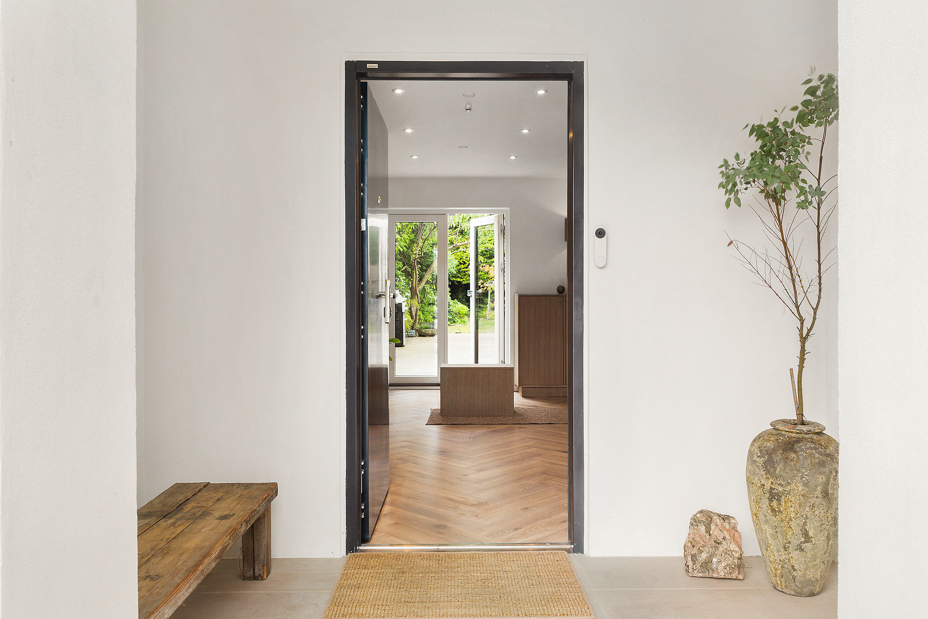 Miniaturebillede 2: entré. Billede af Hovmarksvej 49, 2920 Charlottenlund