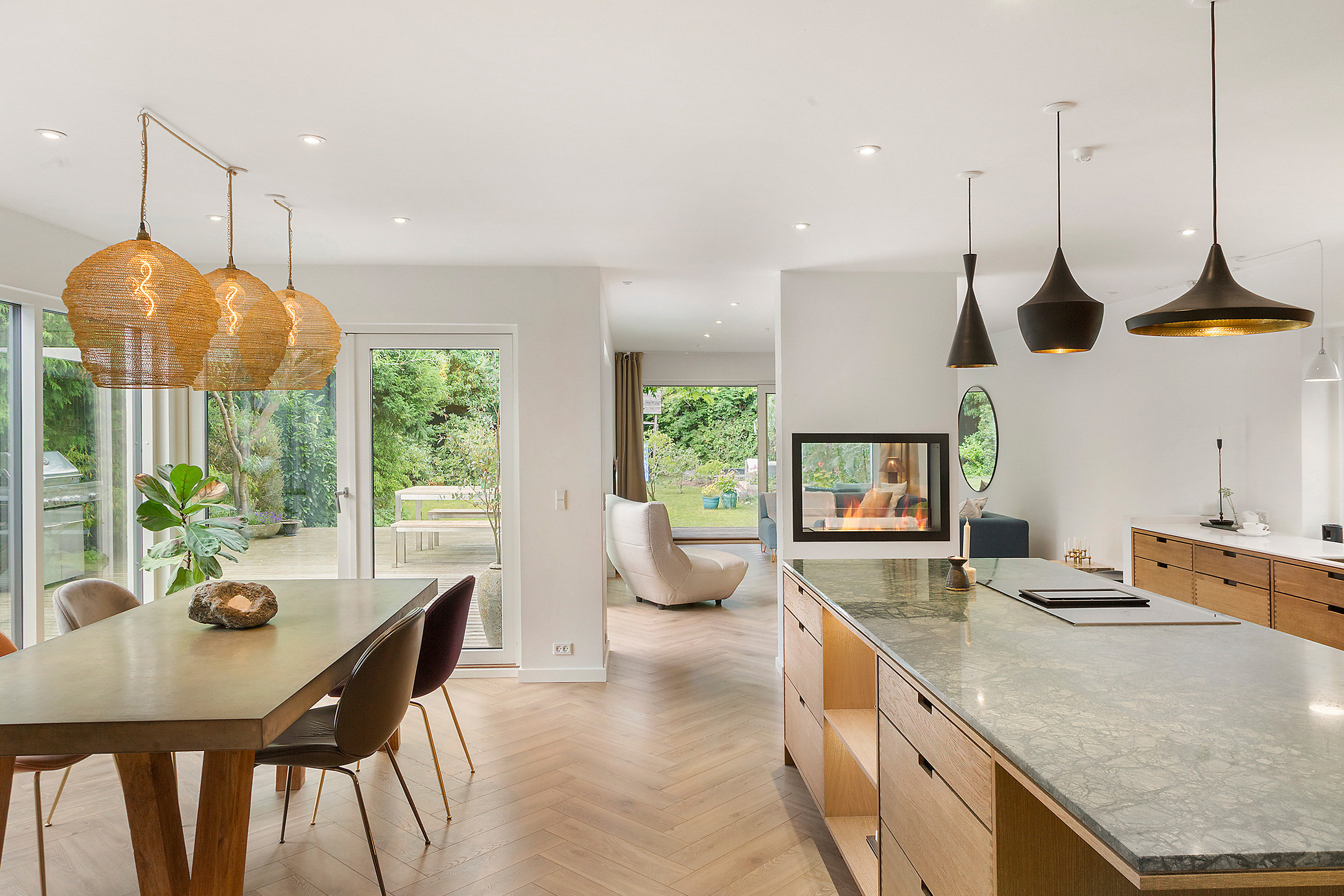 Fremhævet køkken billede i fuldskærmstilstand. Billede af Hovmarksvej 49, 2920 Charlottenlund