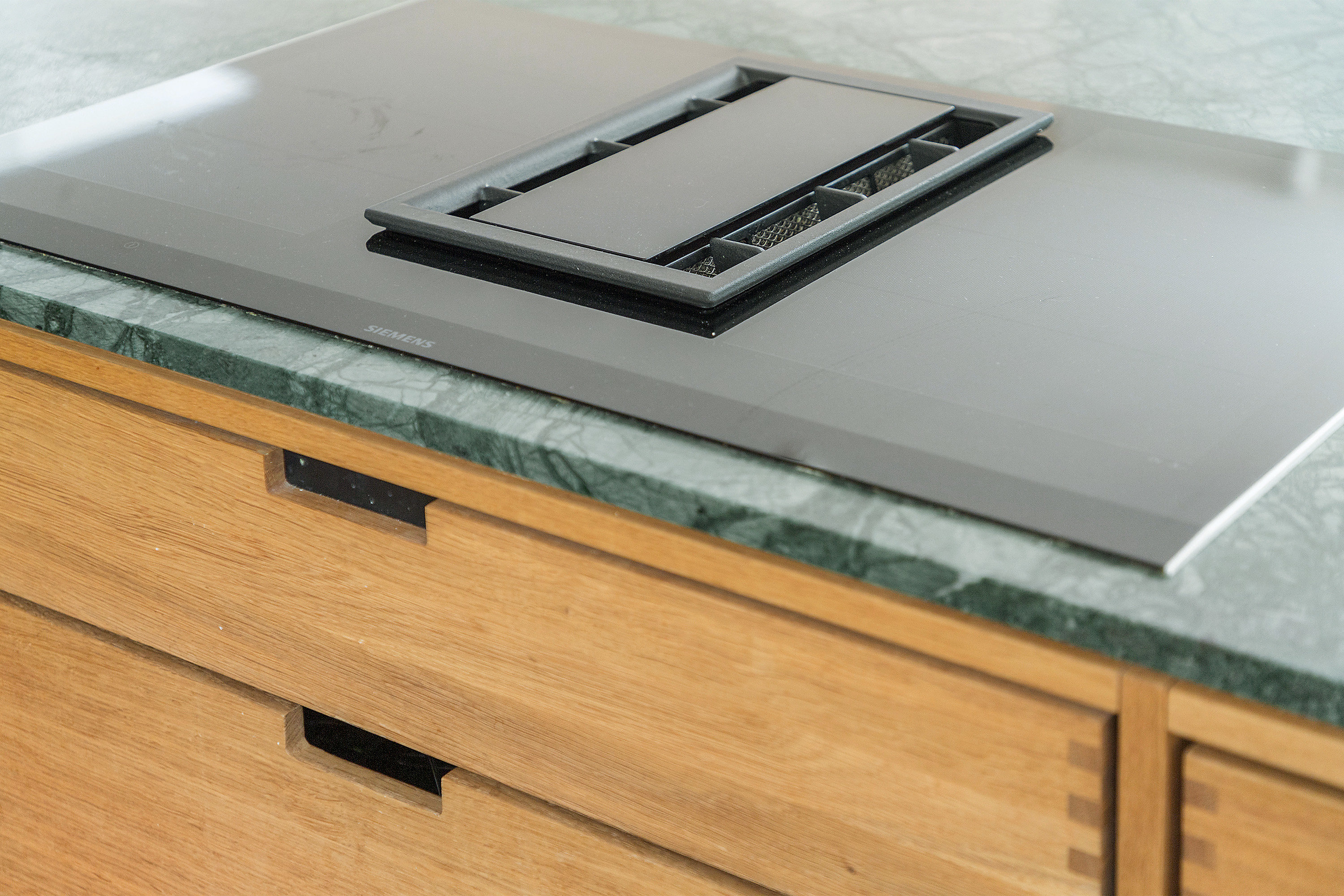 Fremhævet køkken billede i fuldskærmstilstand. Billede af Hovmarksvej 49, 2920 Charlottenlund