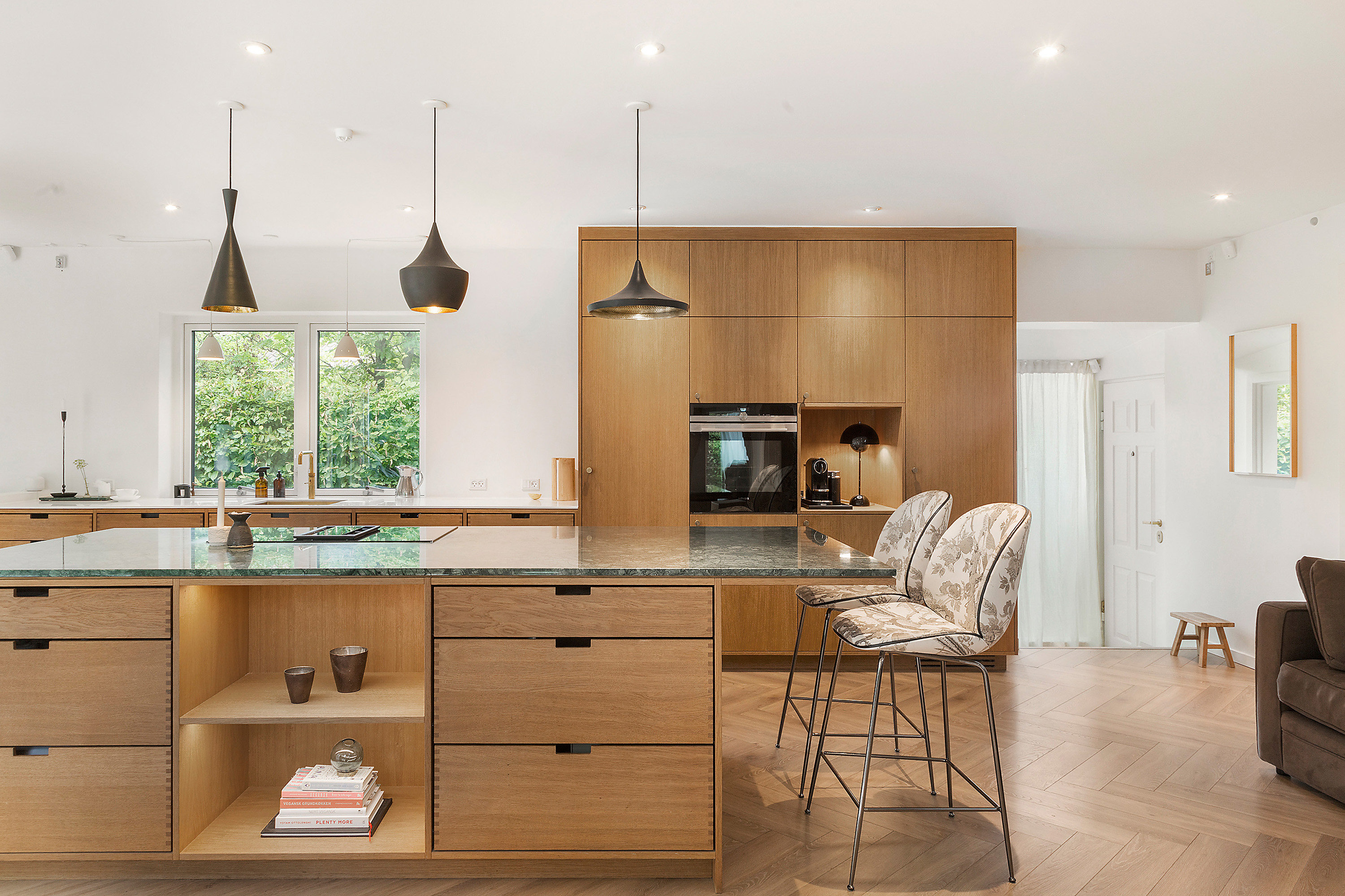 Fremhævet køkken billede i fuldskærmstilstand. Billede af Hovmarksvej 49, 2920 Charlottenlund