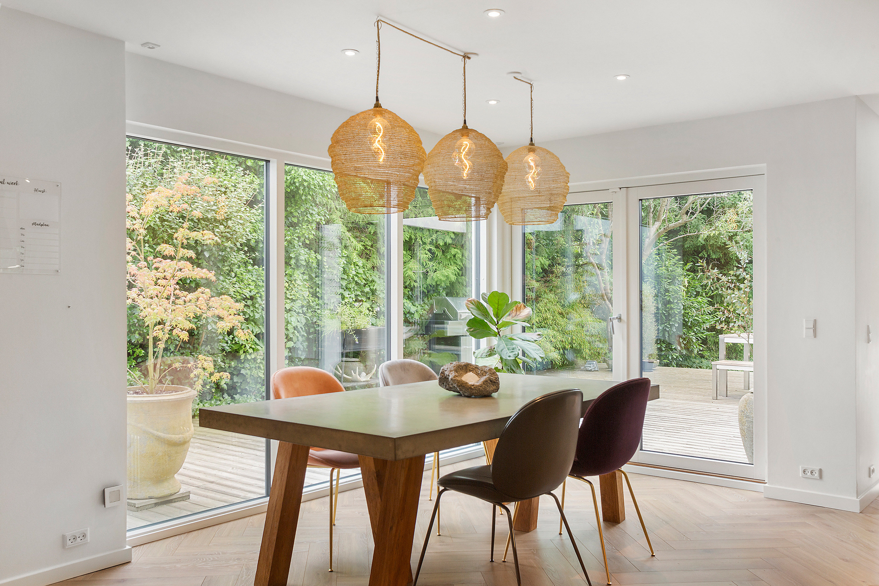 Fremhævet spisestue billede i fuldskærmstilstand. Billede af Hovmarksvej 49, 2920 Charlottenlund