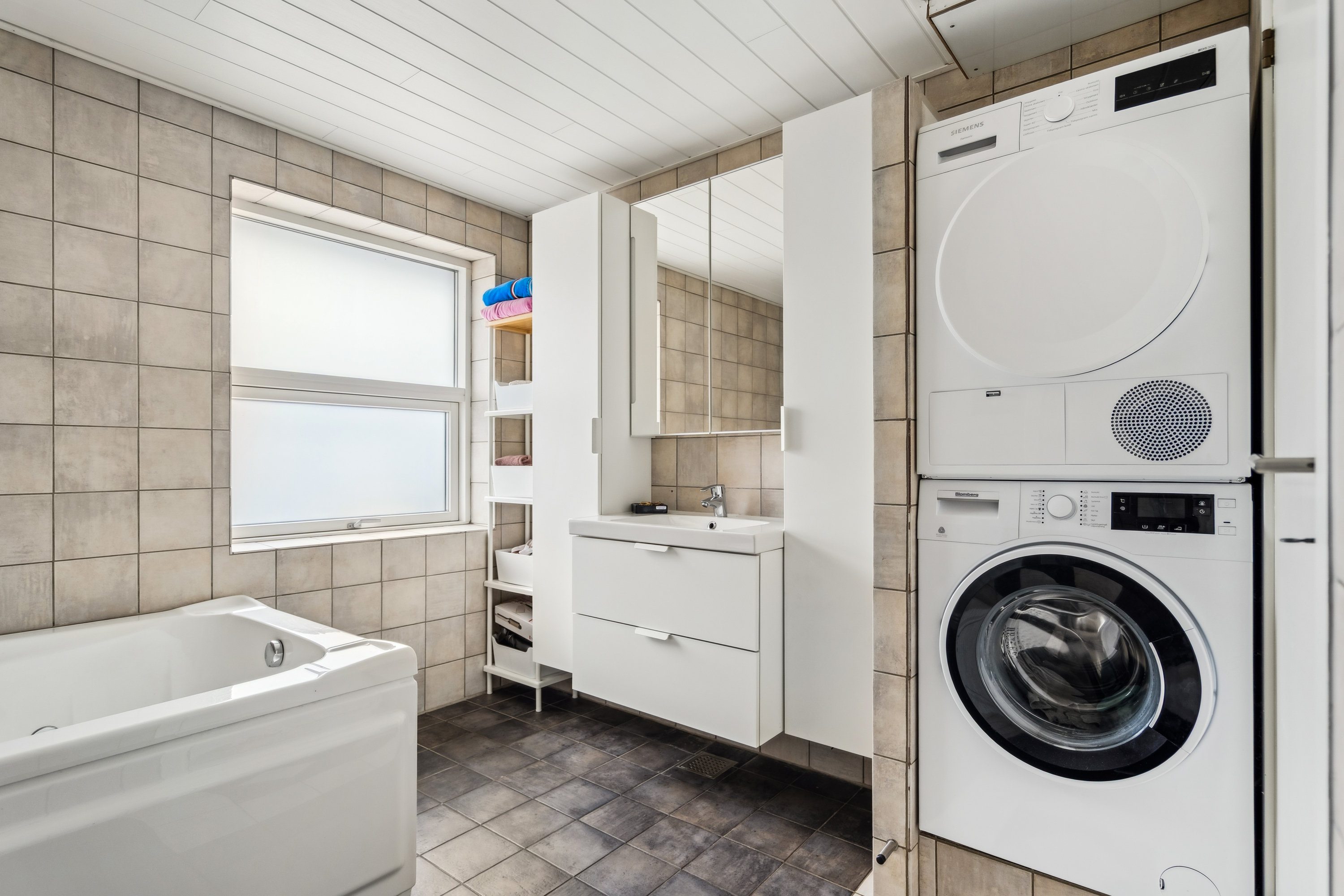 Fremhævet badeværelse billede i fuldskærmstilstand. Billede af Sindalvej 1, 9981 Jerup