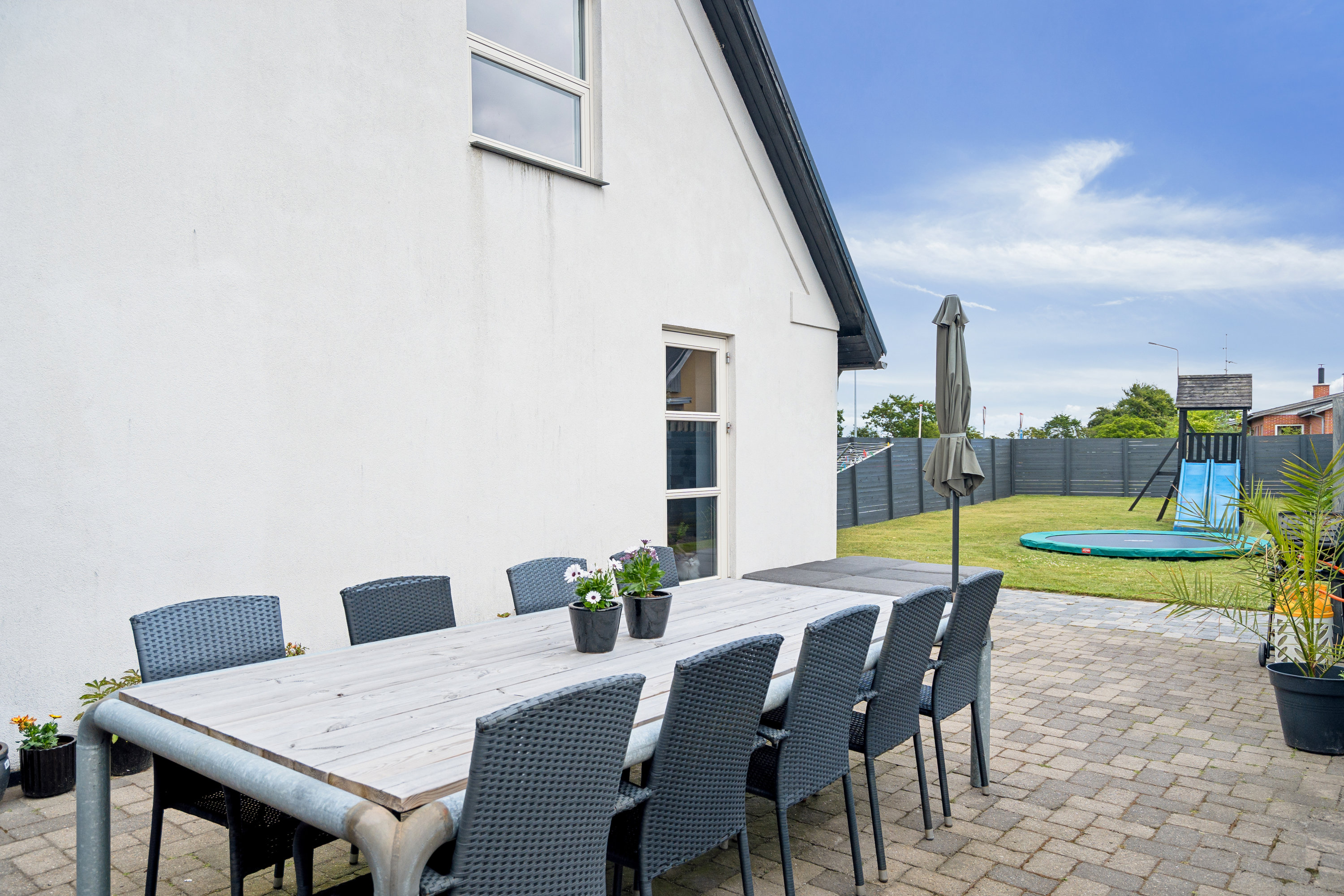 Fremhævet terrasse billede i fuldskærmstilstand. Billede af Sindalvej 1, 9981 Jerup