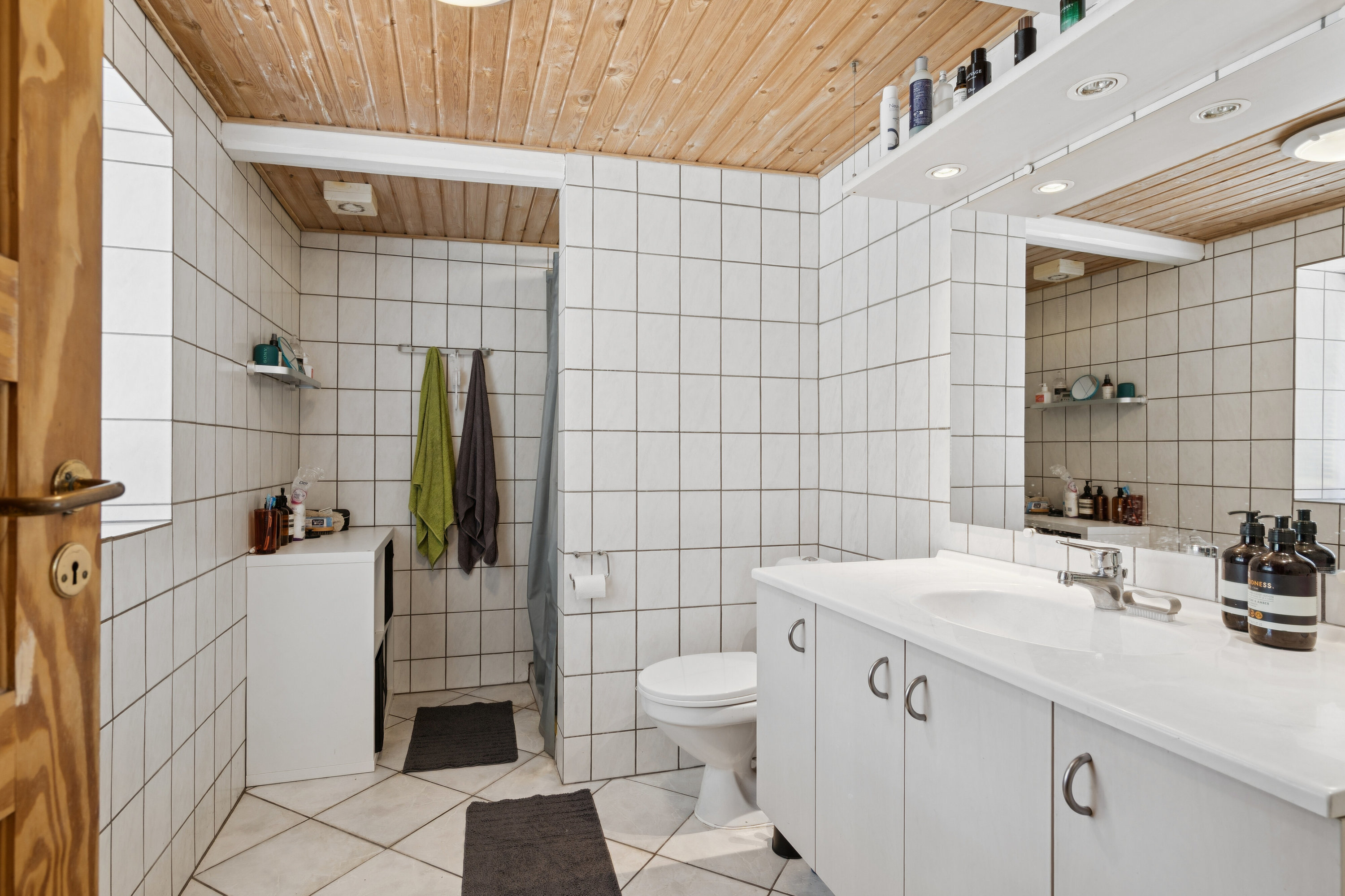 Fremhævet badeværelse billede i fuldskærmstilstand. Billede af Tornmarksvej 149, Lille Ubberud, 5491 Blommenslyst