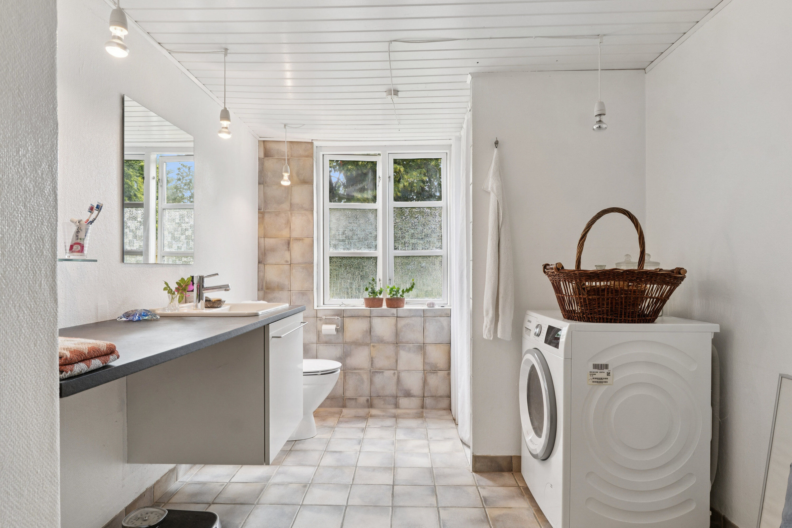 Fremhævet badeværelse billede i fuldskærmstilstand. Billede af Ramsvej 119, Bjergby, 9800 Hjørring