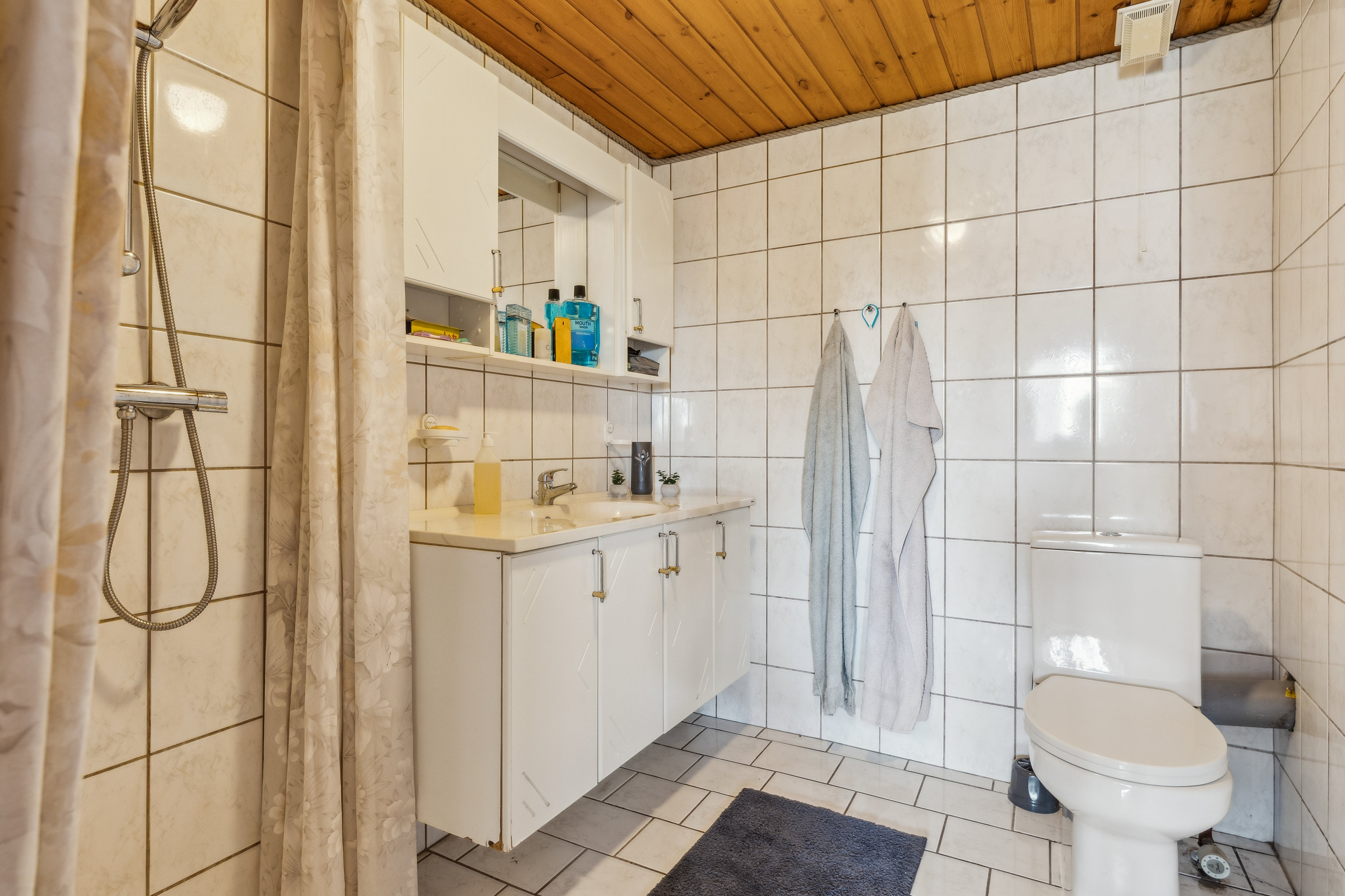 Fremhævet badeværelse billede i fuldskærmstilstand. Billede af Udbyhøjvej 11A, 8930 Randers NØ