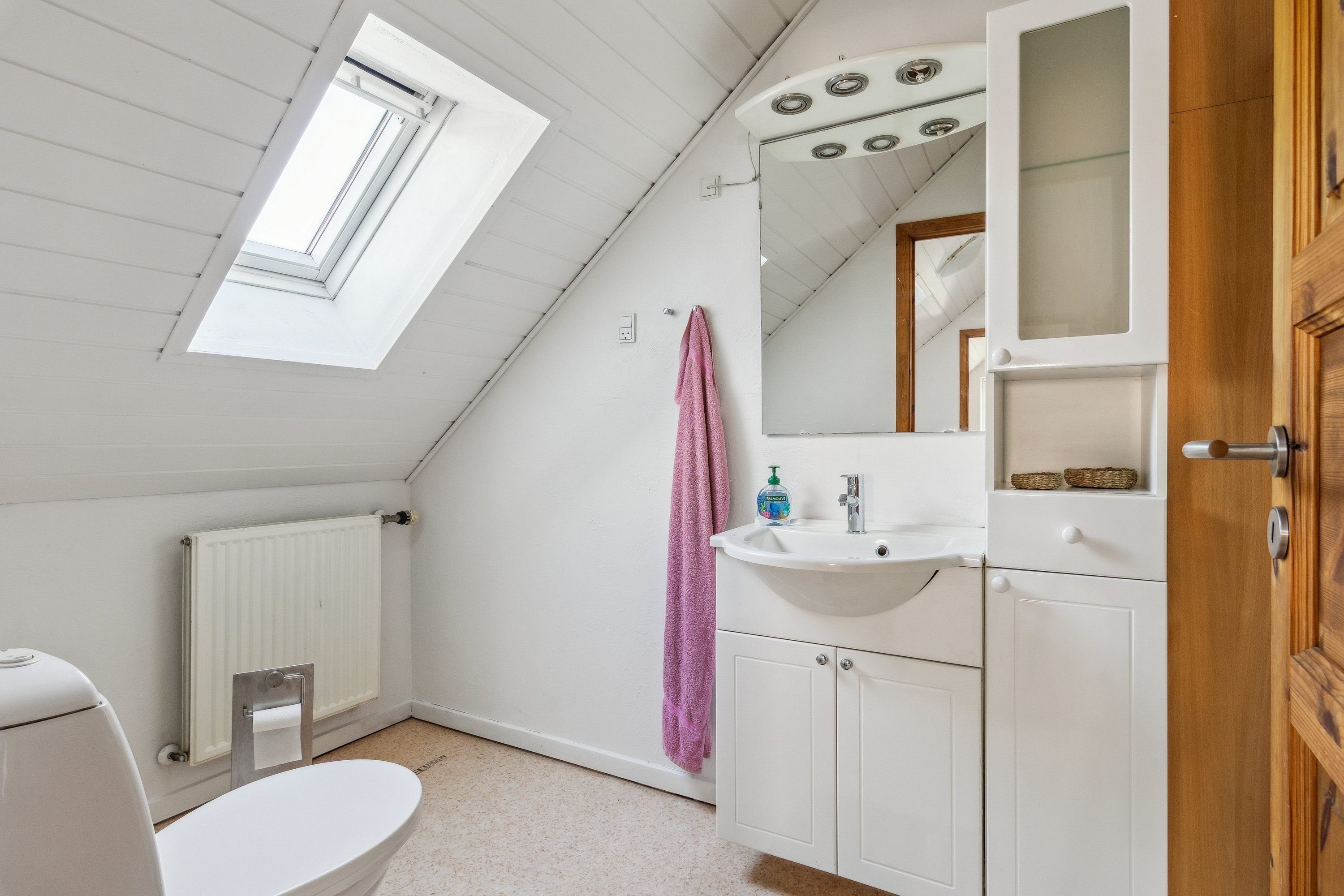 Fremhævet badeværelse billede i fuldskærmstilstand. Billede af Udbyhøjvej 11A, 8930 Randers NØ