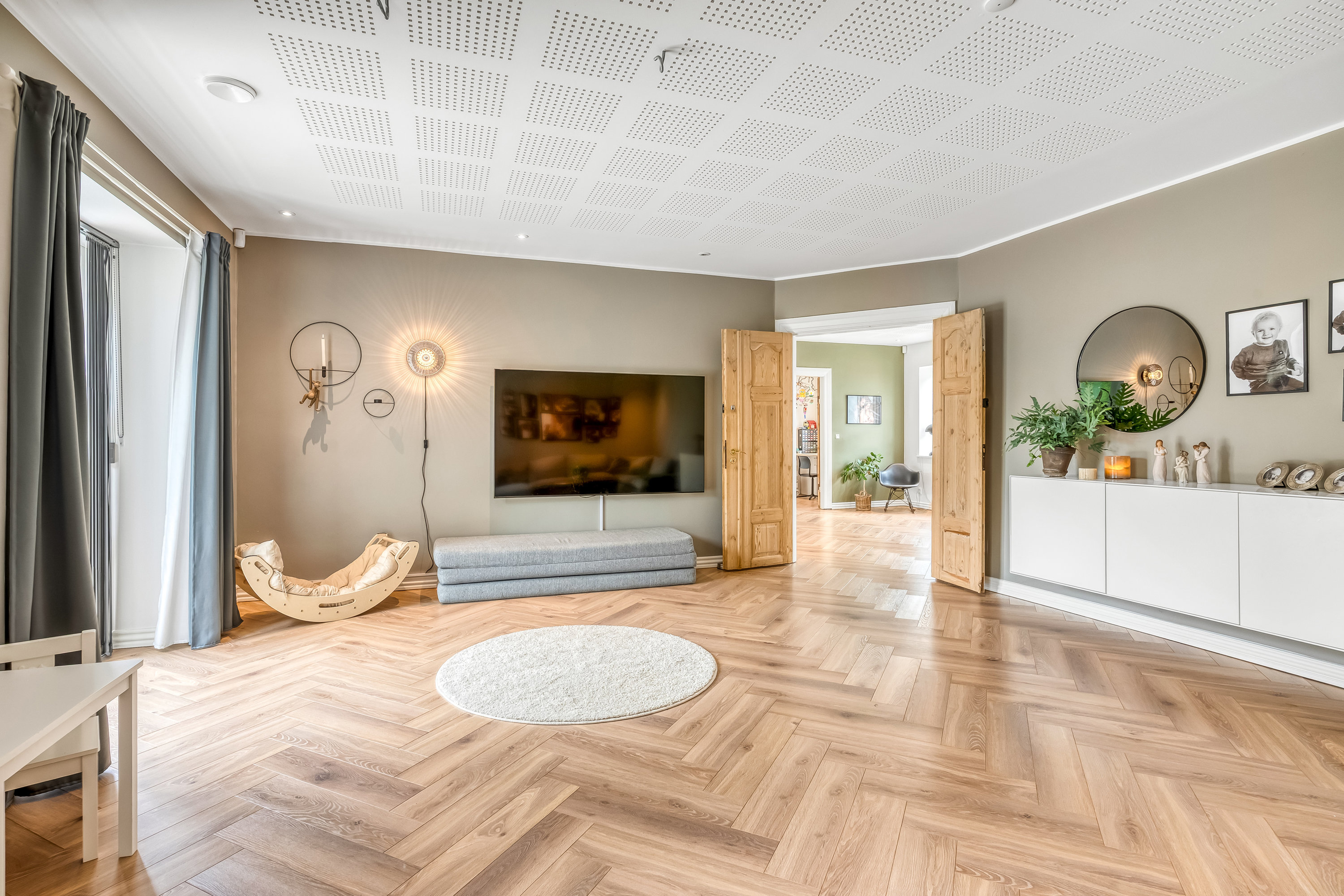 Fremhævet stue billede i fuldskærmstilstand. Billede af Nørre Hvamvej 3, Borbjerg, 7500 Holstebro