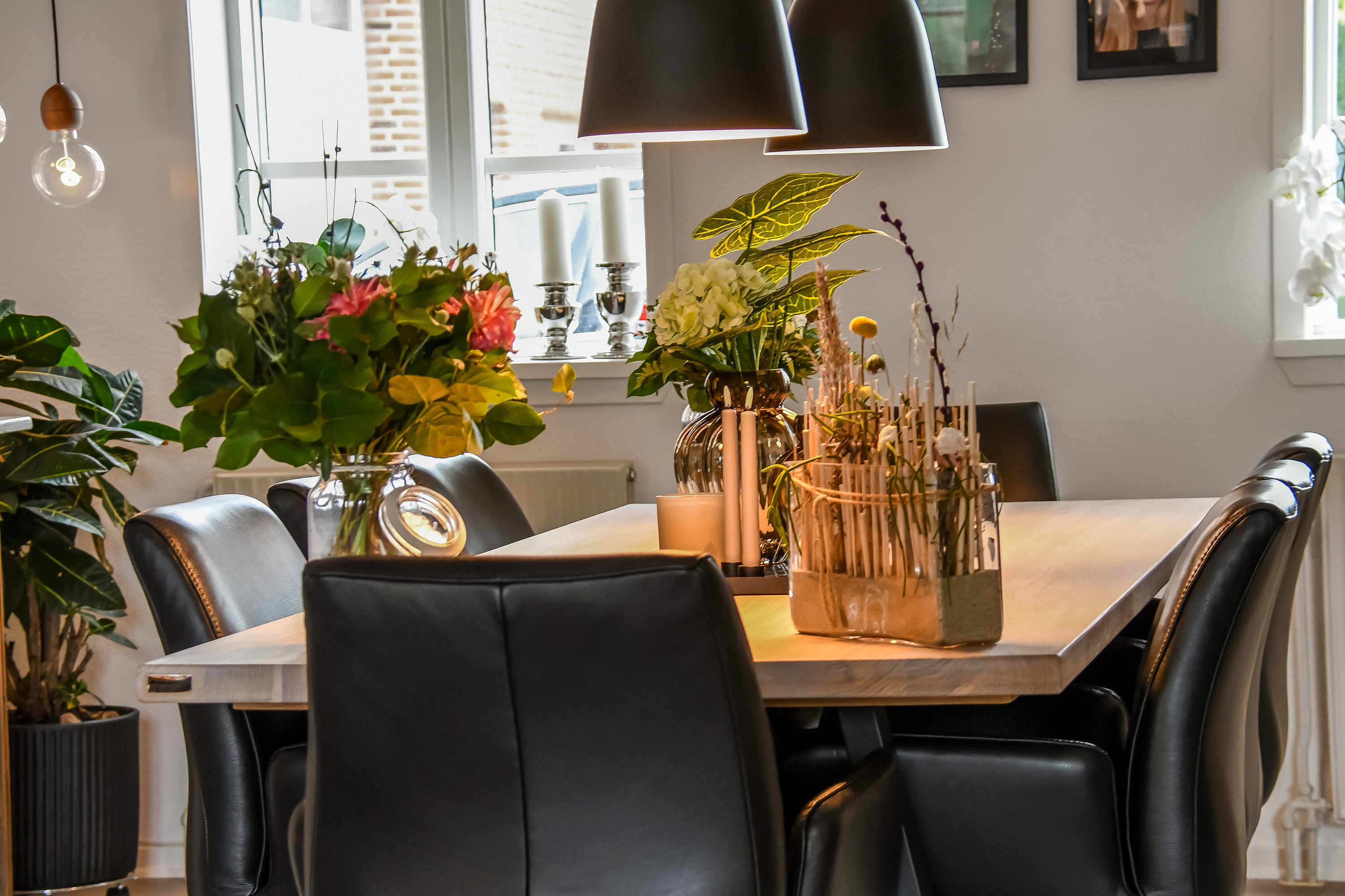 Fremhævet stue billede i fuldskærmstilstand. Billede af Holmvej 1, 6990 Ulfborg