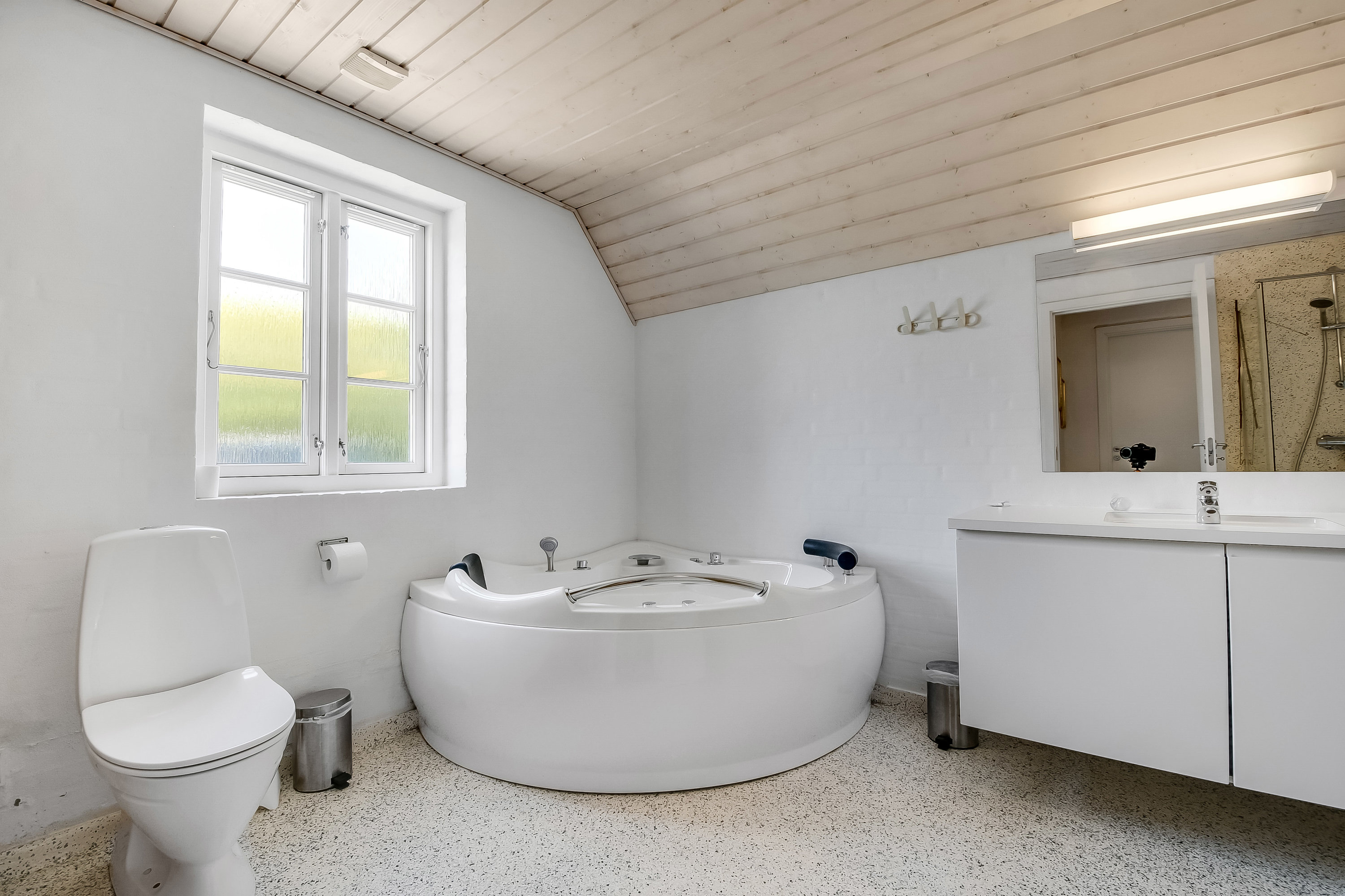 Fremhævet badeværelse billede i fuldskærmstilstand. Billede af Kornbjergvej 40, 6990 Ulfborg