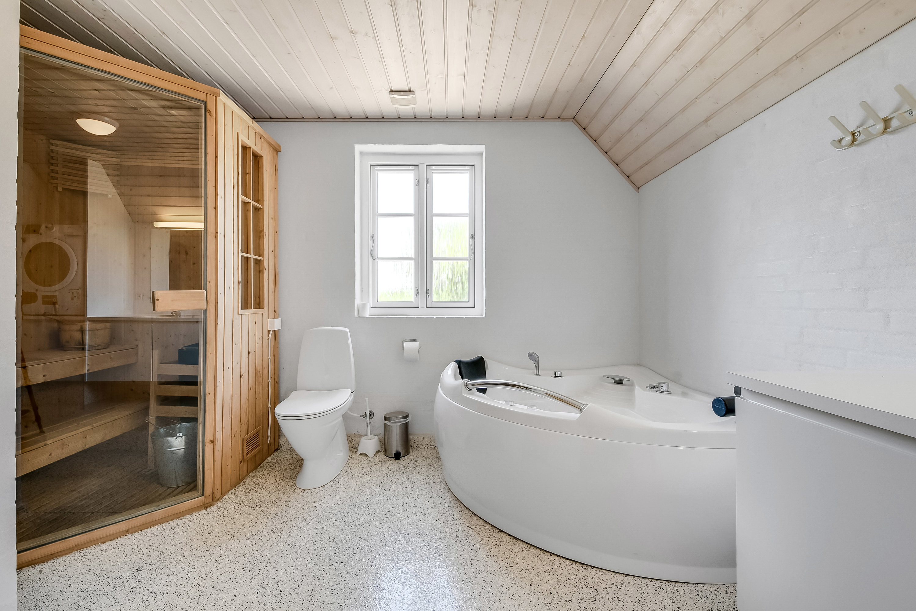 Fremhævet badeværelse billede i fuldskærmstilstand. Billede af Kornbjergvej 40, 6990 Ulfborg