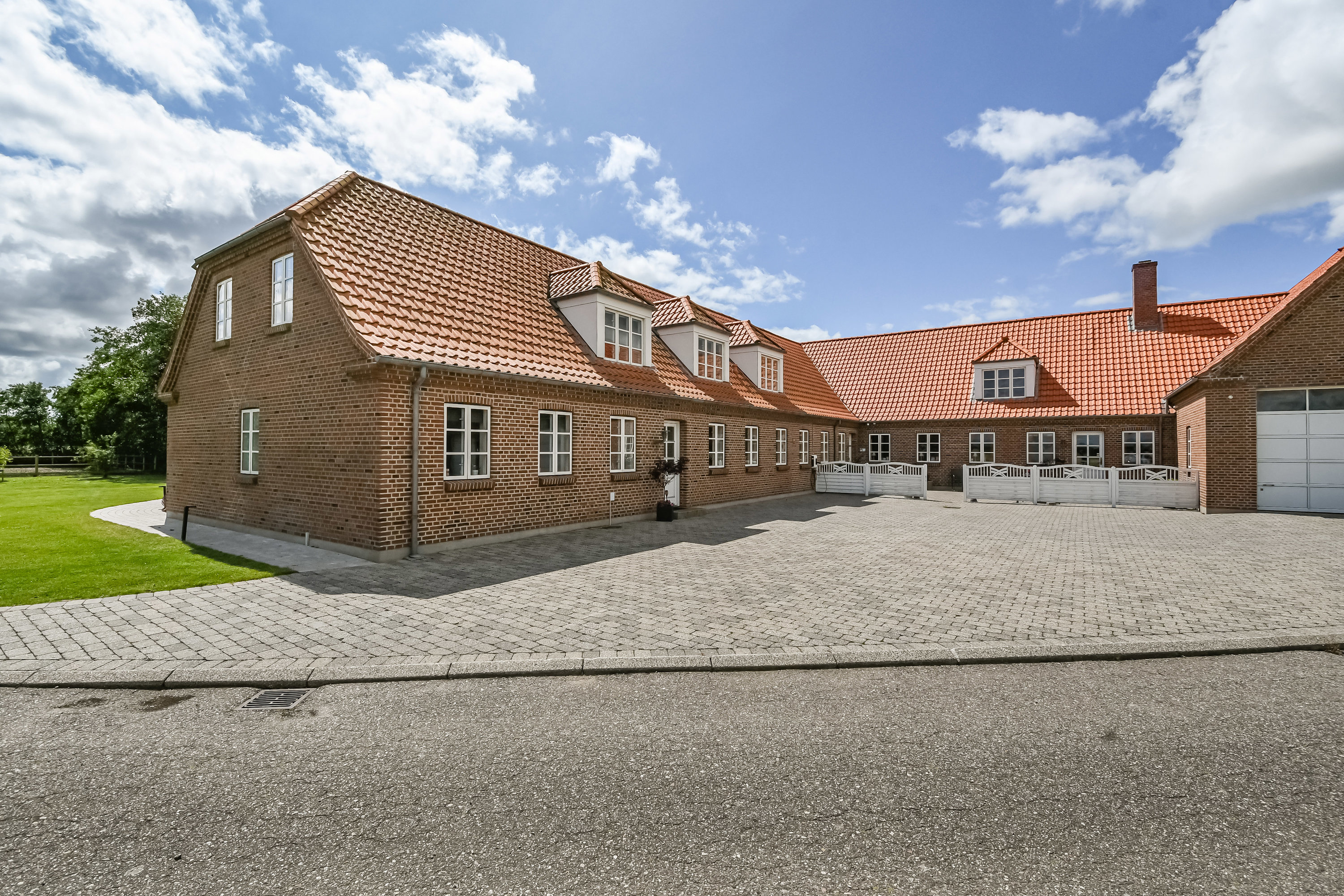 Fremhævet ejendommen billede i fuldskærmstilstand. Billede af Holmvej 1, 6990 Ulfborg