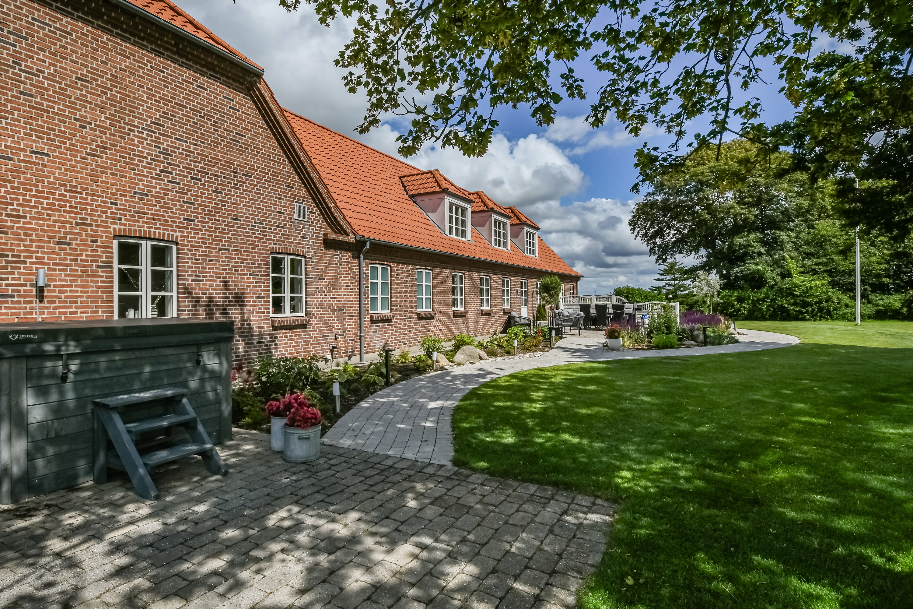 Fremhævet have billede i fuldskærmstilstand. Billede af Holmvej 1, 6990 Ulfborg