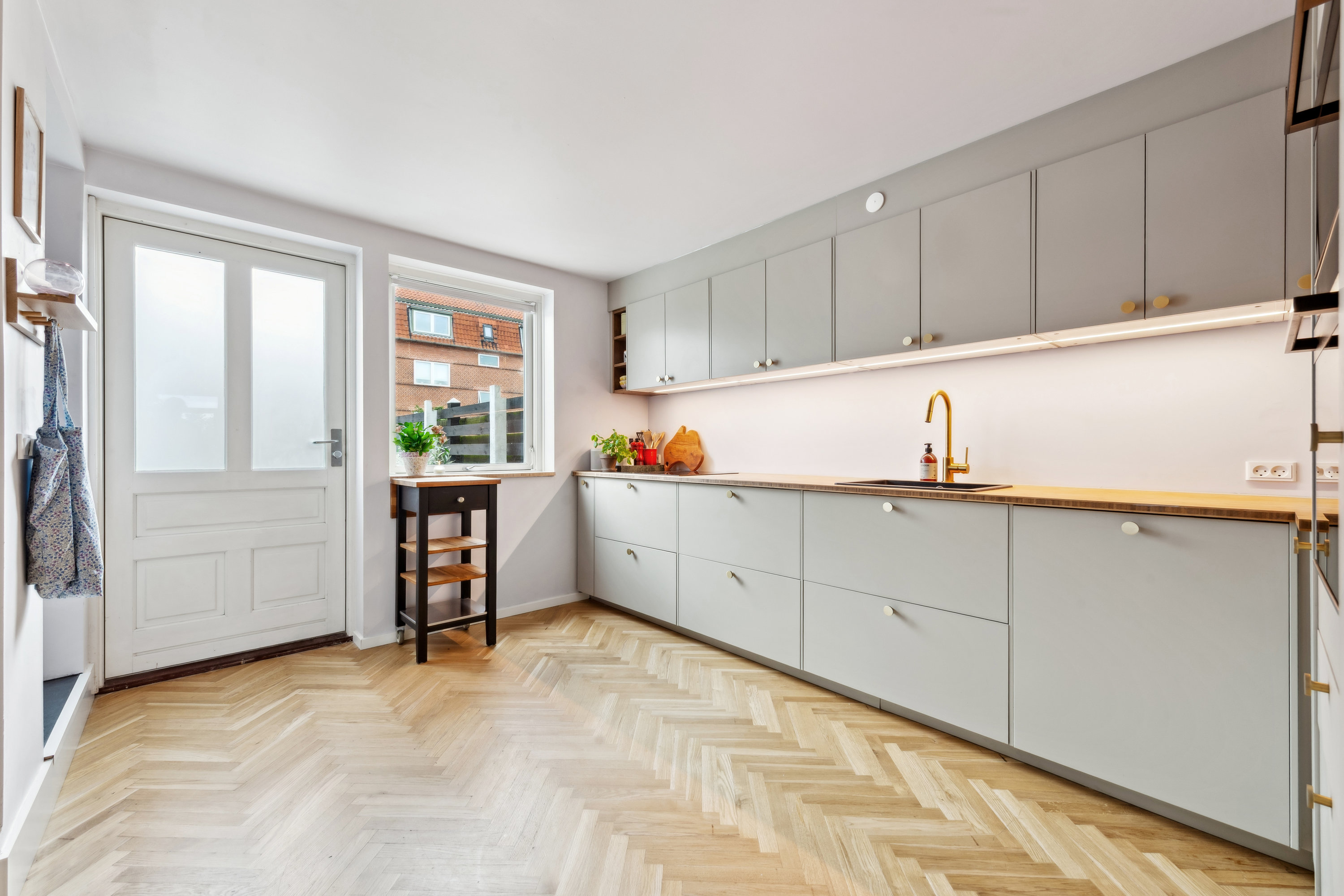 Fremhævet køkken billede i fuldskærmstilstand. Billede af Ibsensvej 26A, 2630 Taastrup