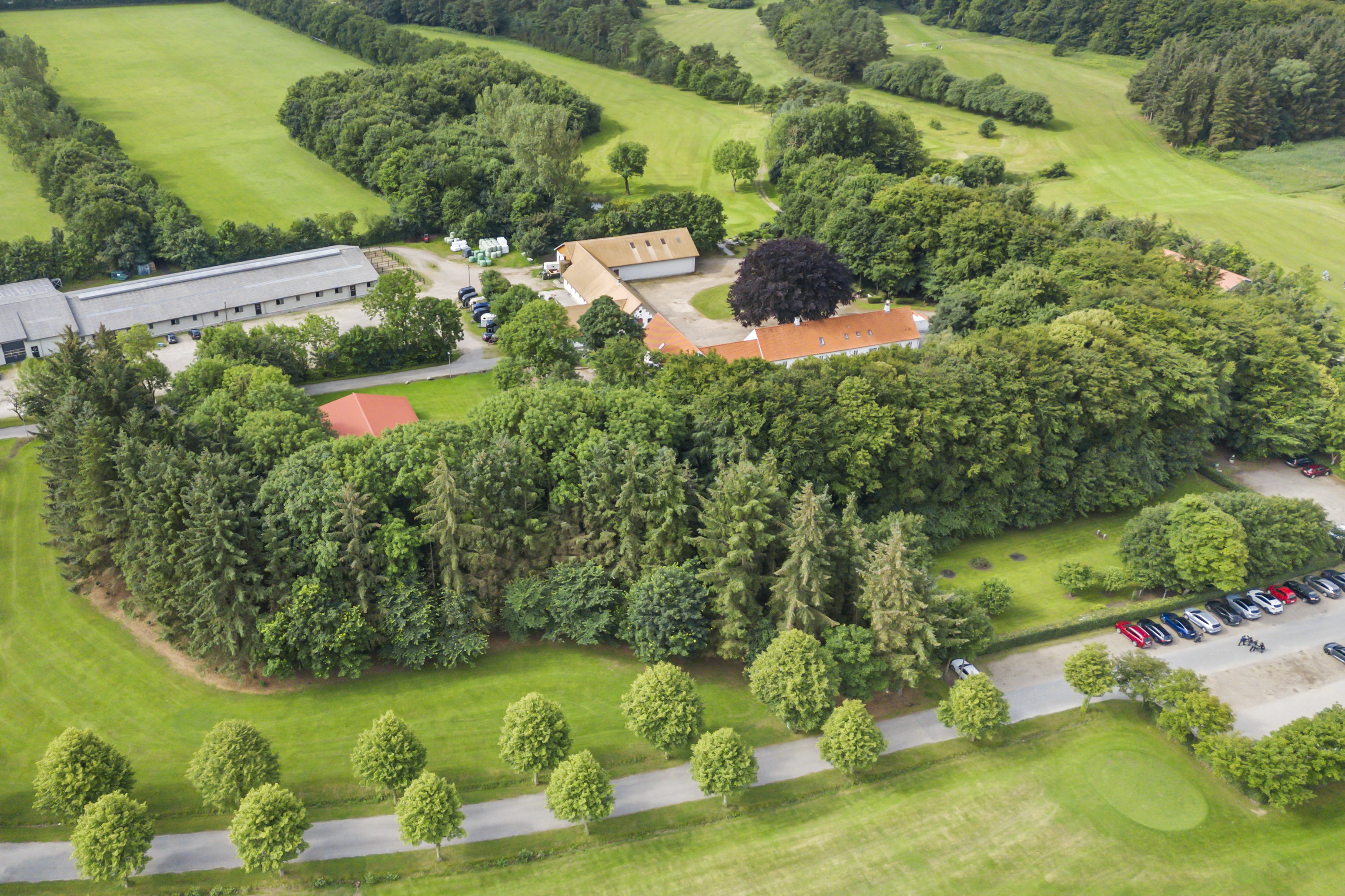 Fremhævet luftfoto billede i fuldskærmstilstand. Billede af Golfvejen 62, 9700 Brønderslev