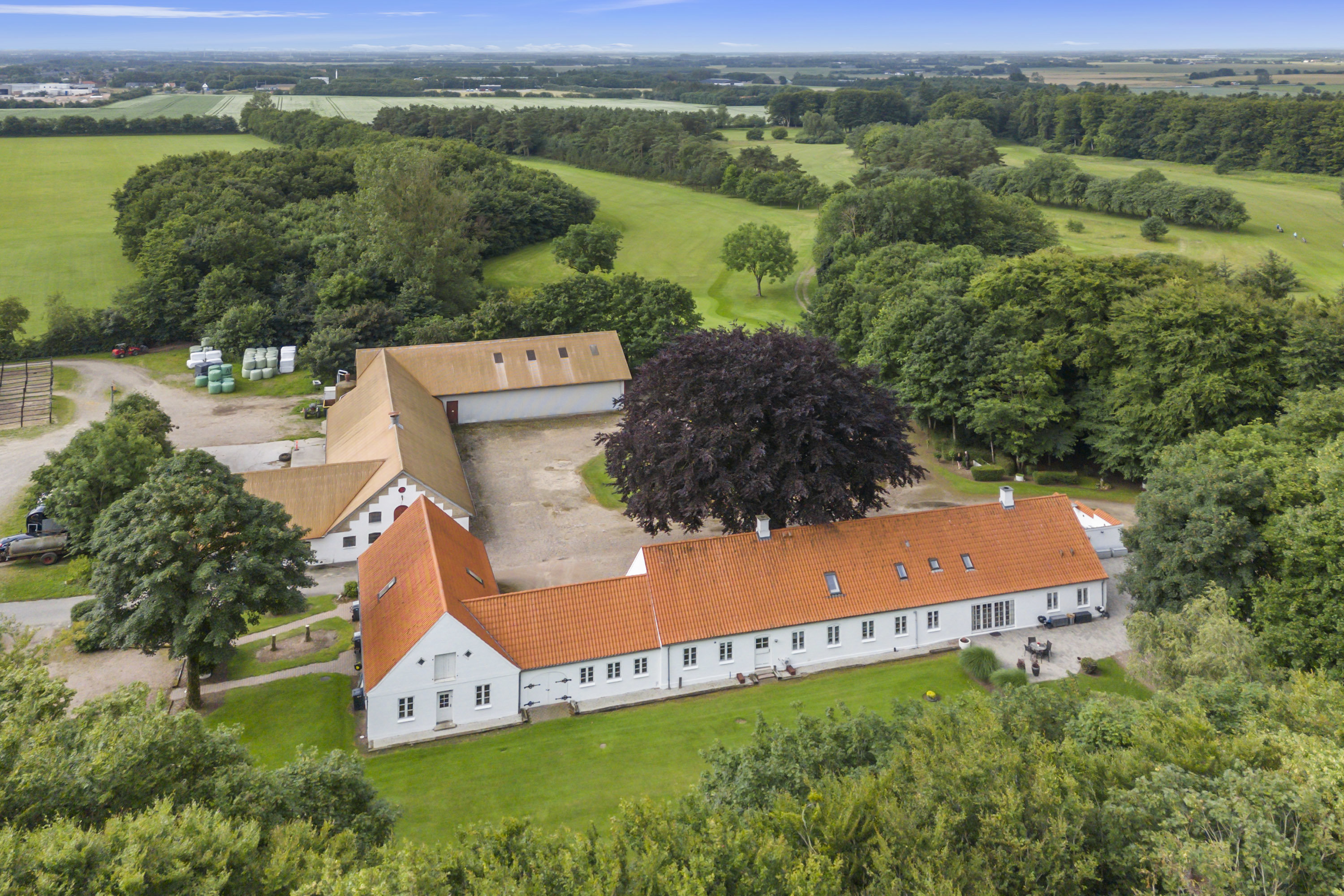 Fremhævet luftfoto billede i fuldskærmstilstand. Billede af Golfvejen 62, 9700 Brønderslev