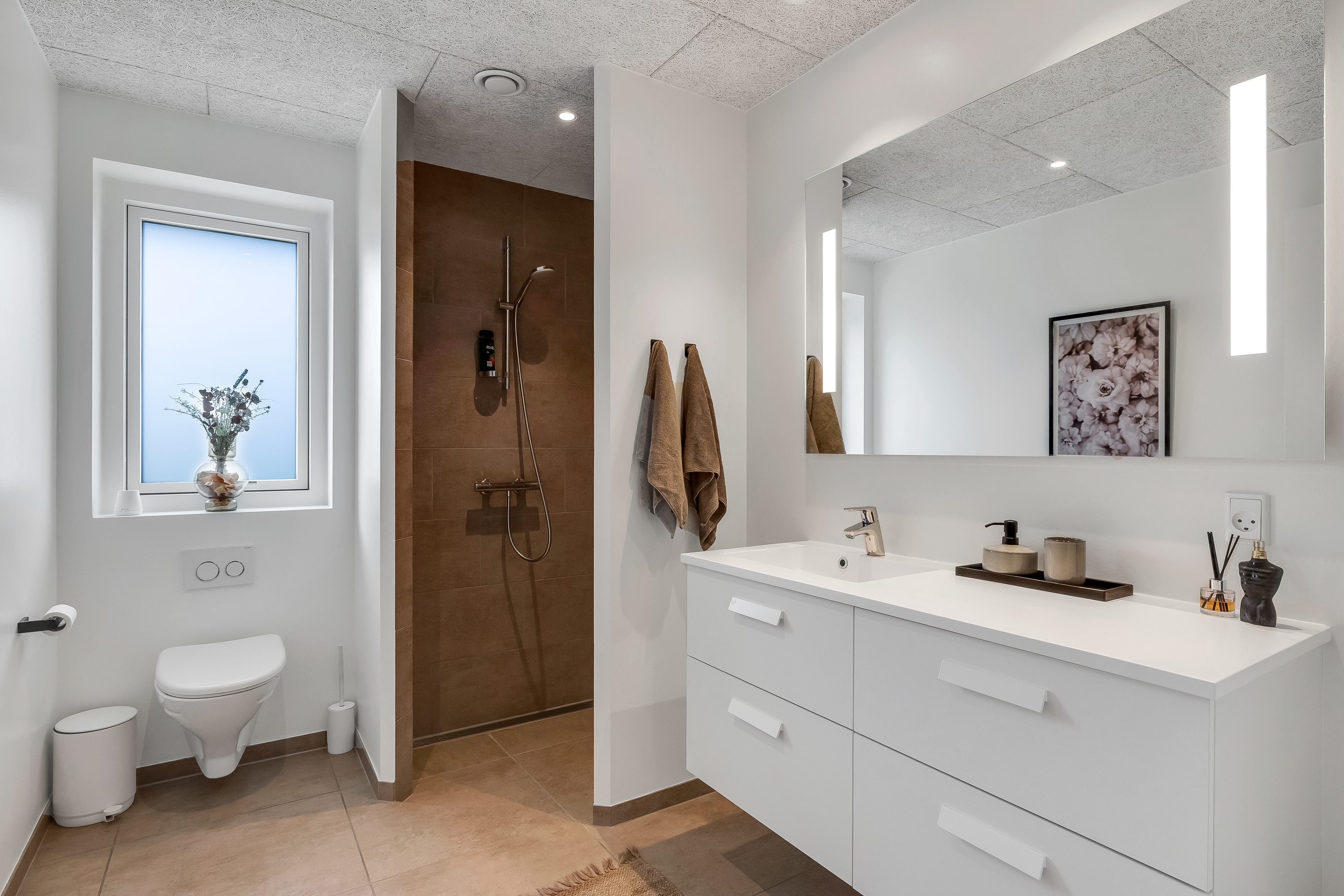 Fremhævet badeværelse billede i fuldskærmstilstand. Billede af Holstebrovej 40A, Rindum, 6950 Ringkøbing