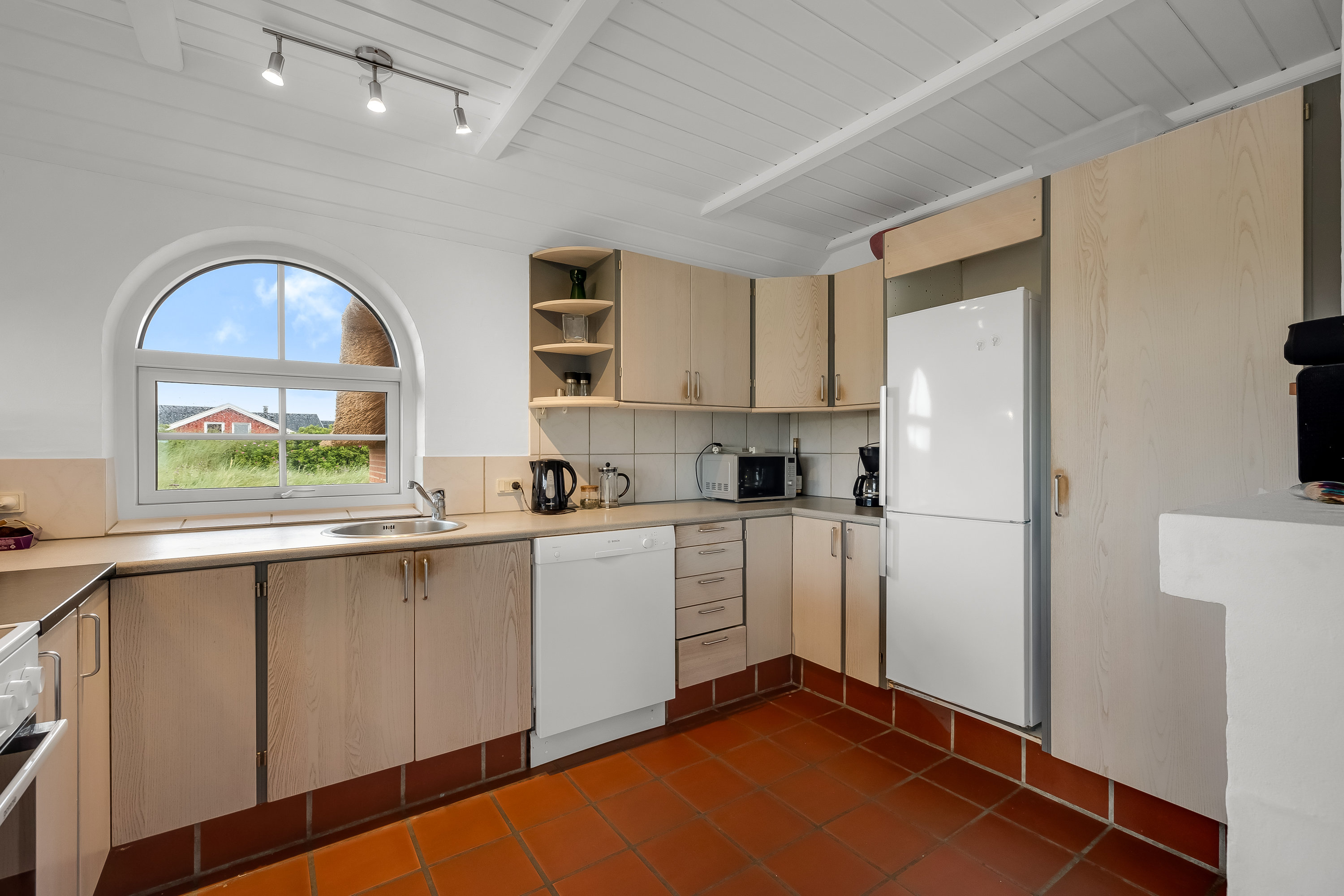 Fremhævet køkken billede i fuldskærmstilstand. Billede af Havklitvej 101, Klegod, 6950 Ringkøbing