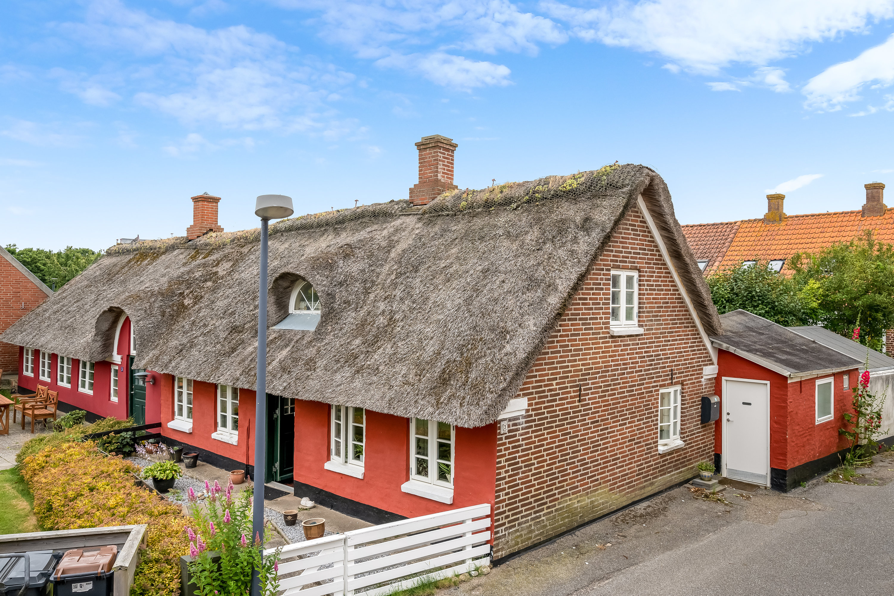 Fremhævet facade billede i fuldskærmstilstand. Billede af Tværvej 3, Nordby, 6720 Fanø