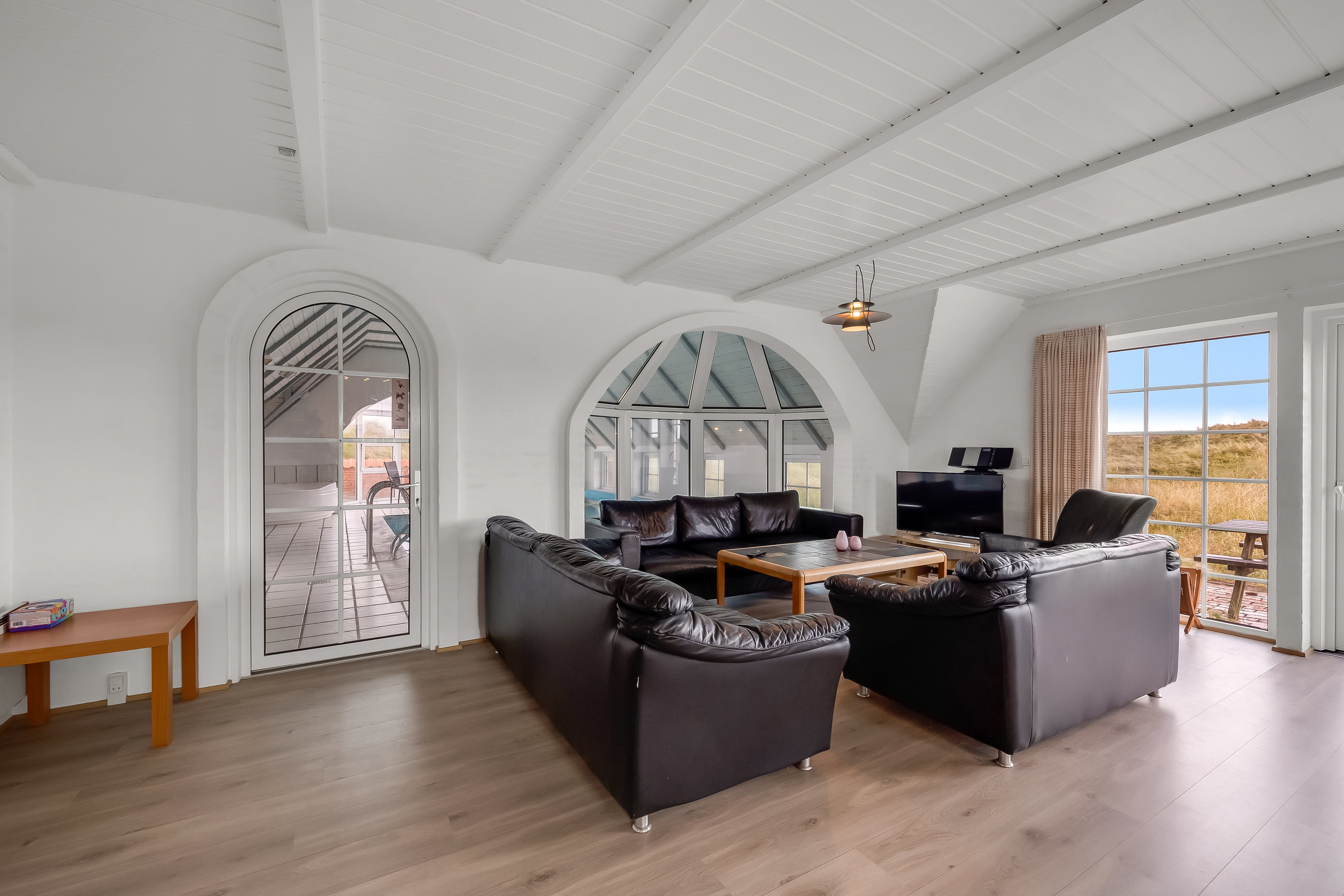 Fremhævet stue billede i fuldskærmstilstand. Billede af Havklitvej 101, Klegod, 6950 Ringkøbing