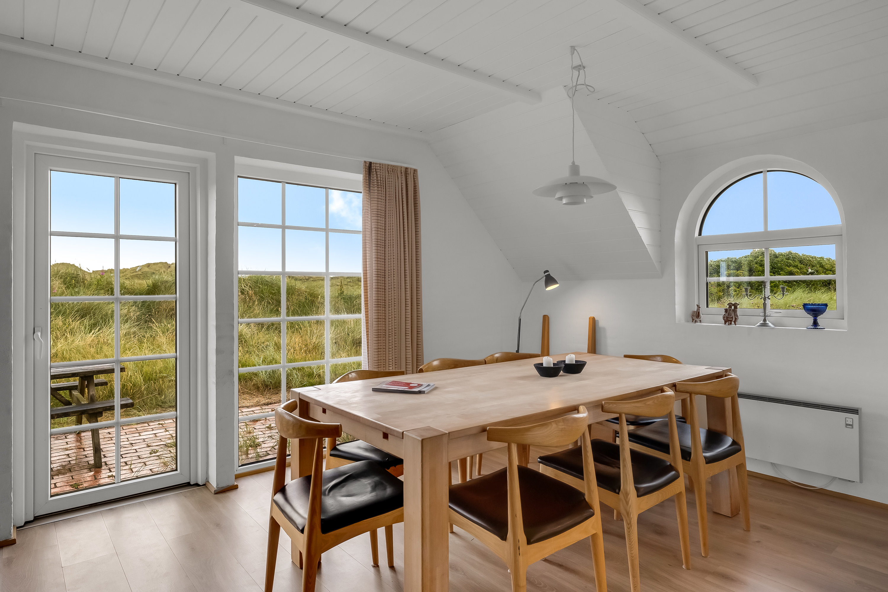 Fremhævet stue billede i fuldskærmstilstand. Billede af Havklitvej 101, Klegod, 6950 Ringkøbing