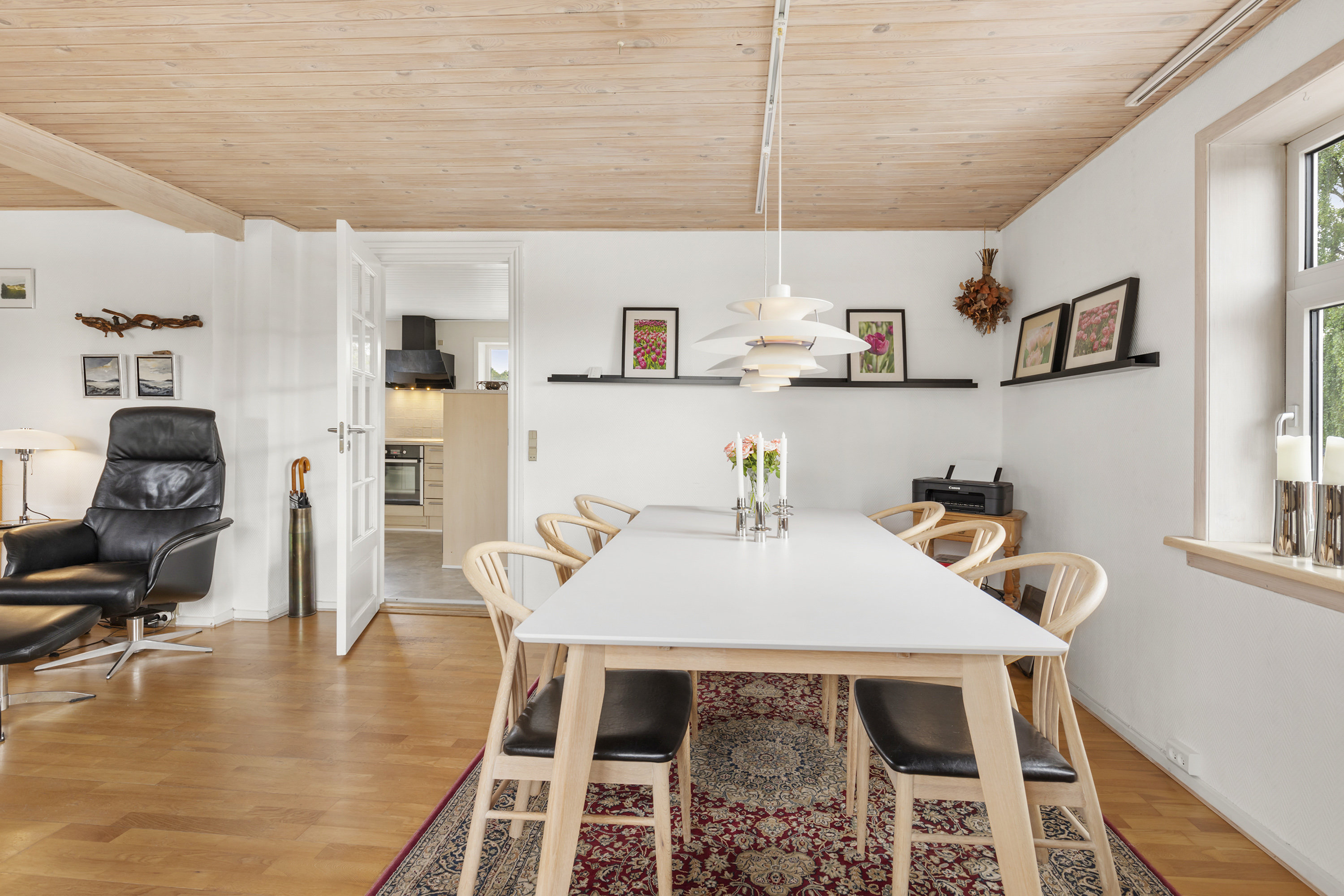 Fremhævet stue billede i fuldskærmstilstand. Billede af Vrejlevvej 36, 9760 Vrå