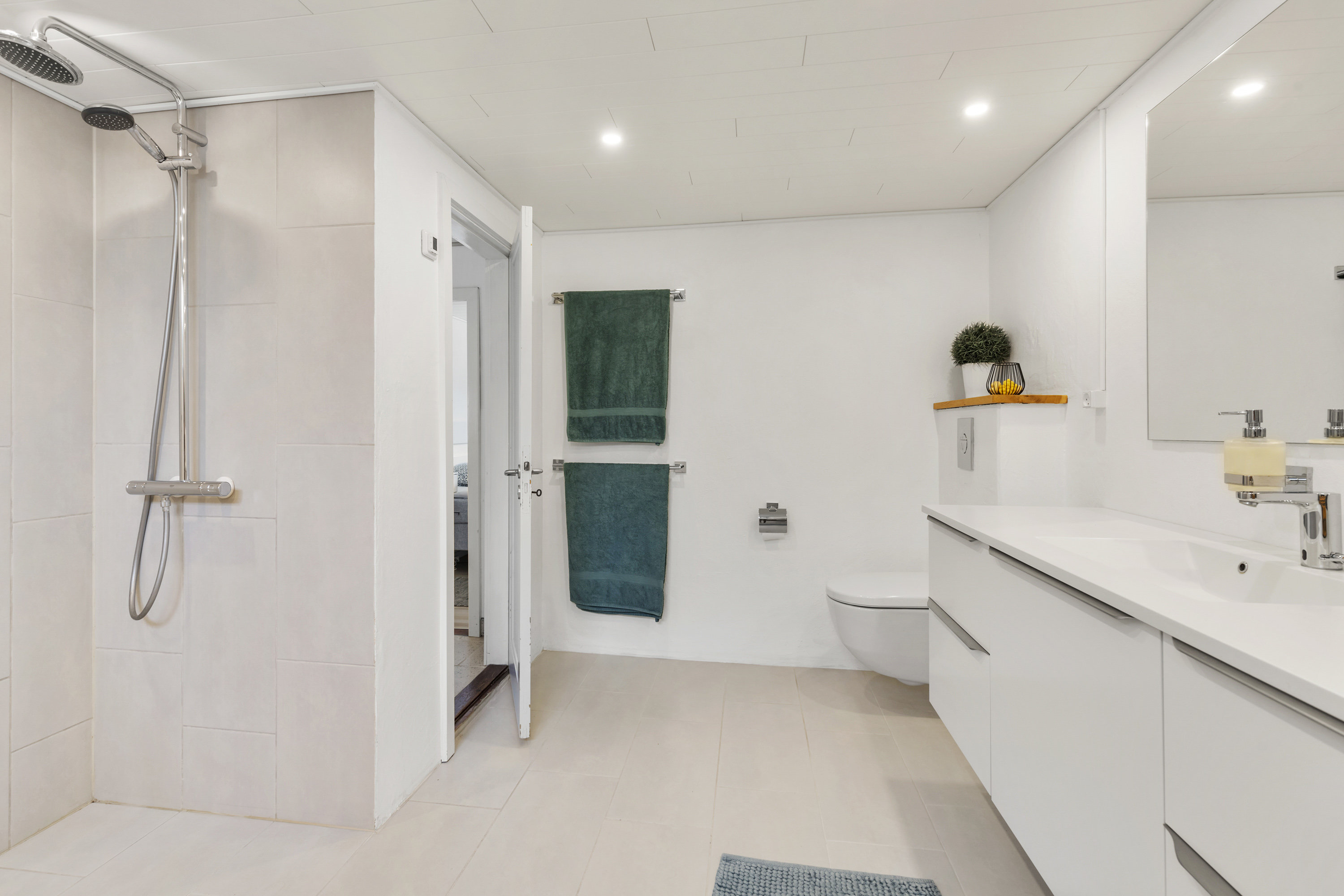 Fremhævet badeværelse billede i fuldskærmstilstand. Billede af Vrejlevvej 36, 9760 Vrå