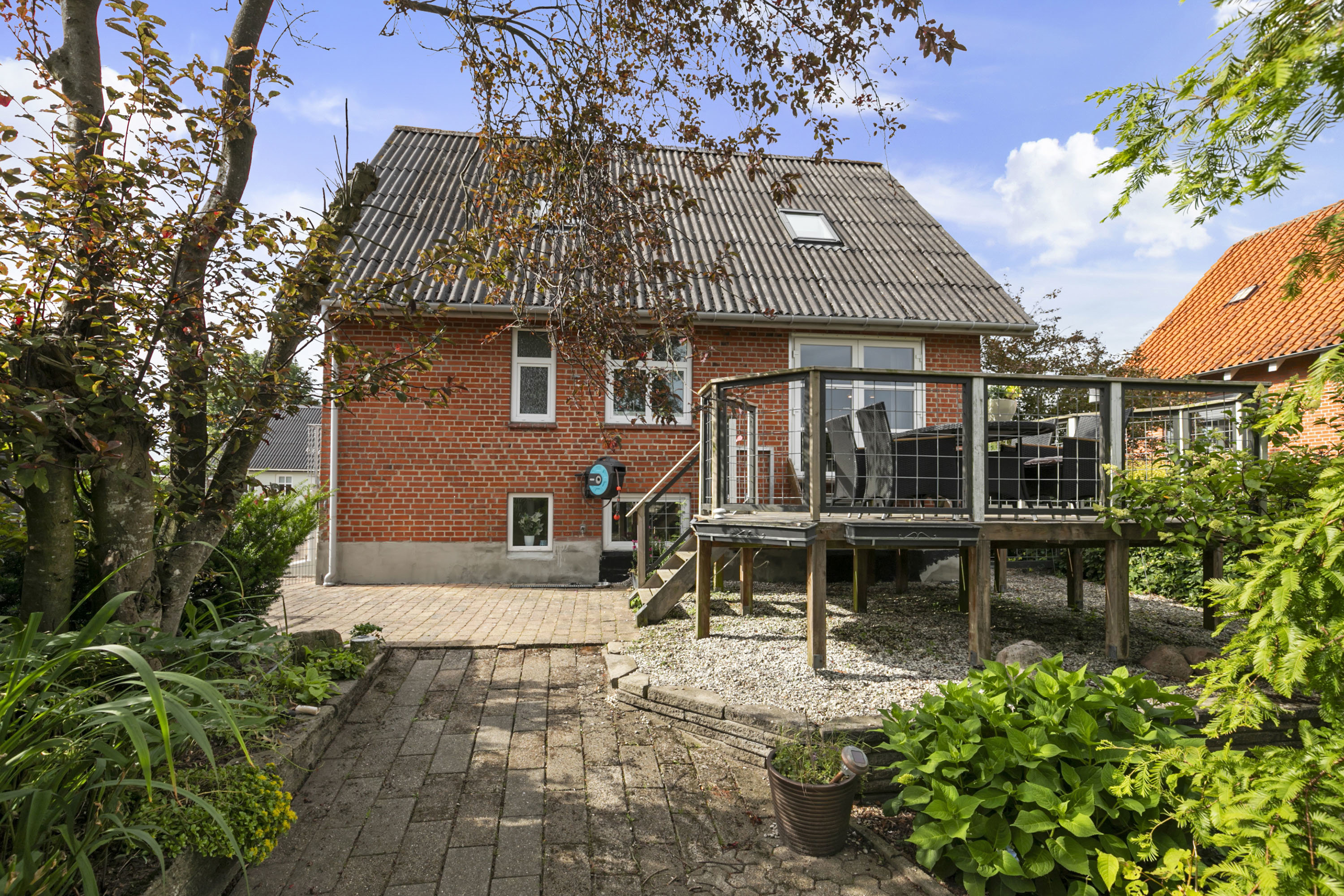 Fremhævet facade billede i fuldskærmstilstand. Billede af Vrejlevvej 36, 9760 Vrå