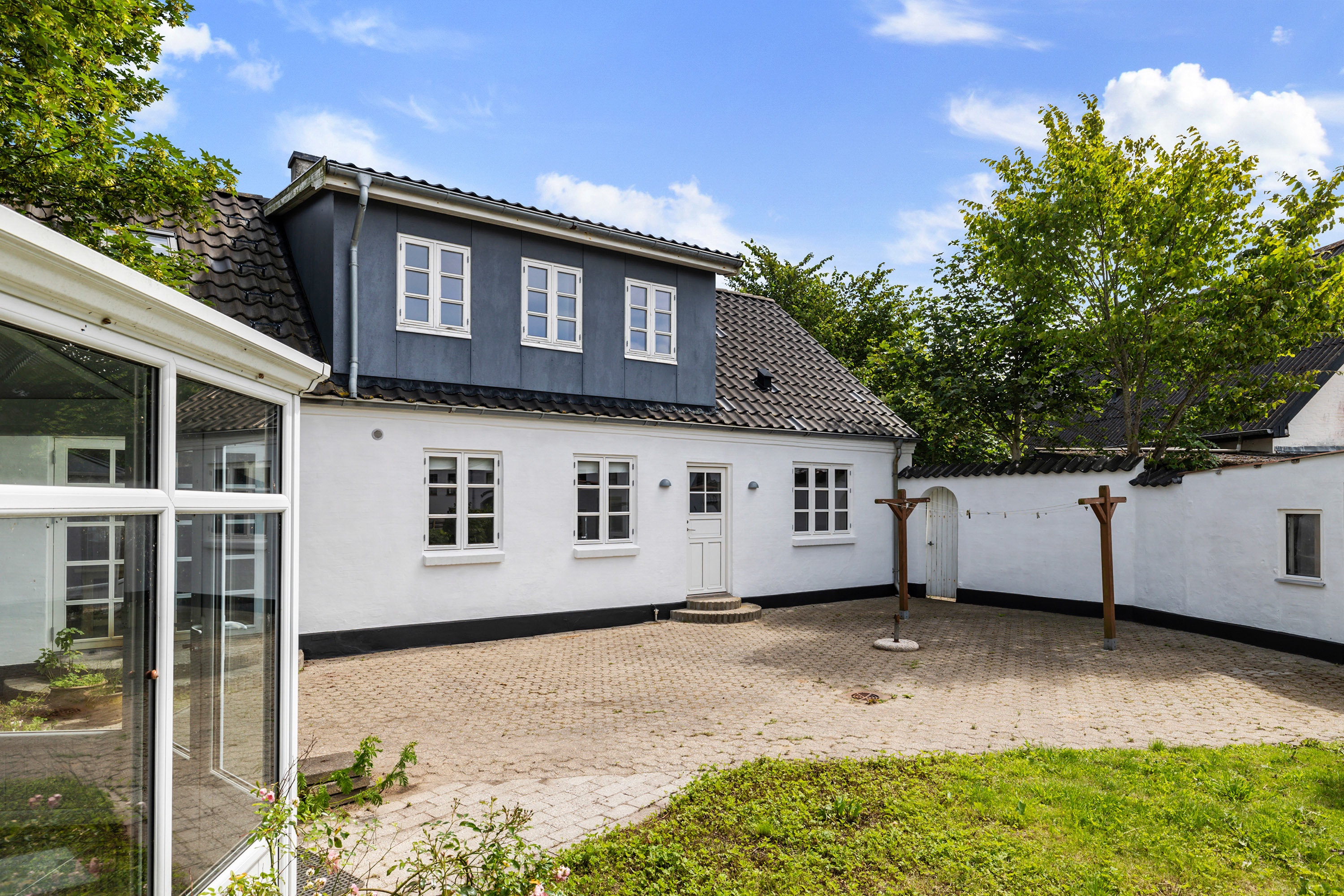 Fremhævet terrasse billede i fuldskærmstilstand. Billede af Højskolevej 2A, 9760 Vrå