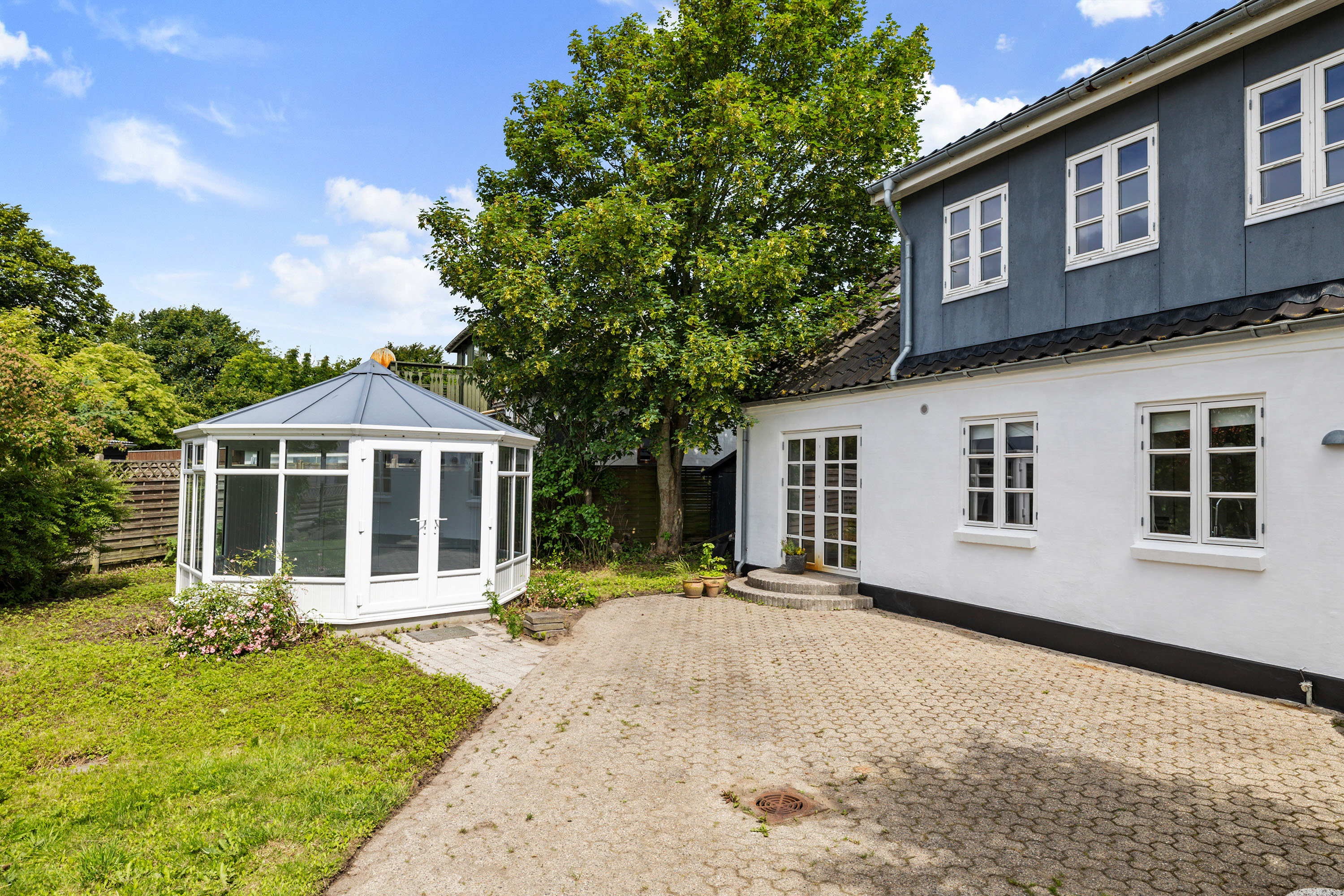 Fremhævet terrasse billede i fuldskærmstilstand. Billede af Højskolevej 2A, 9760 Vrå