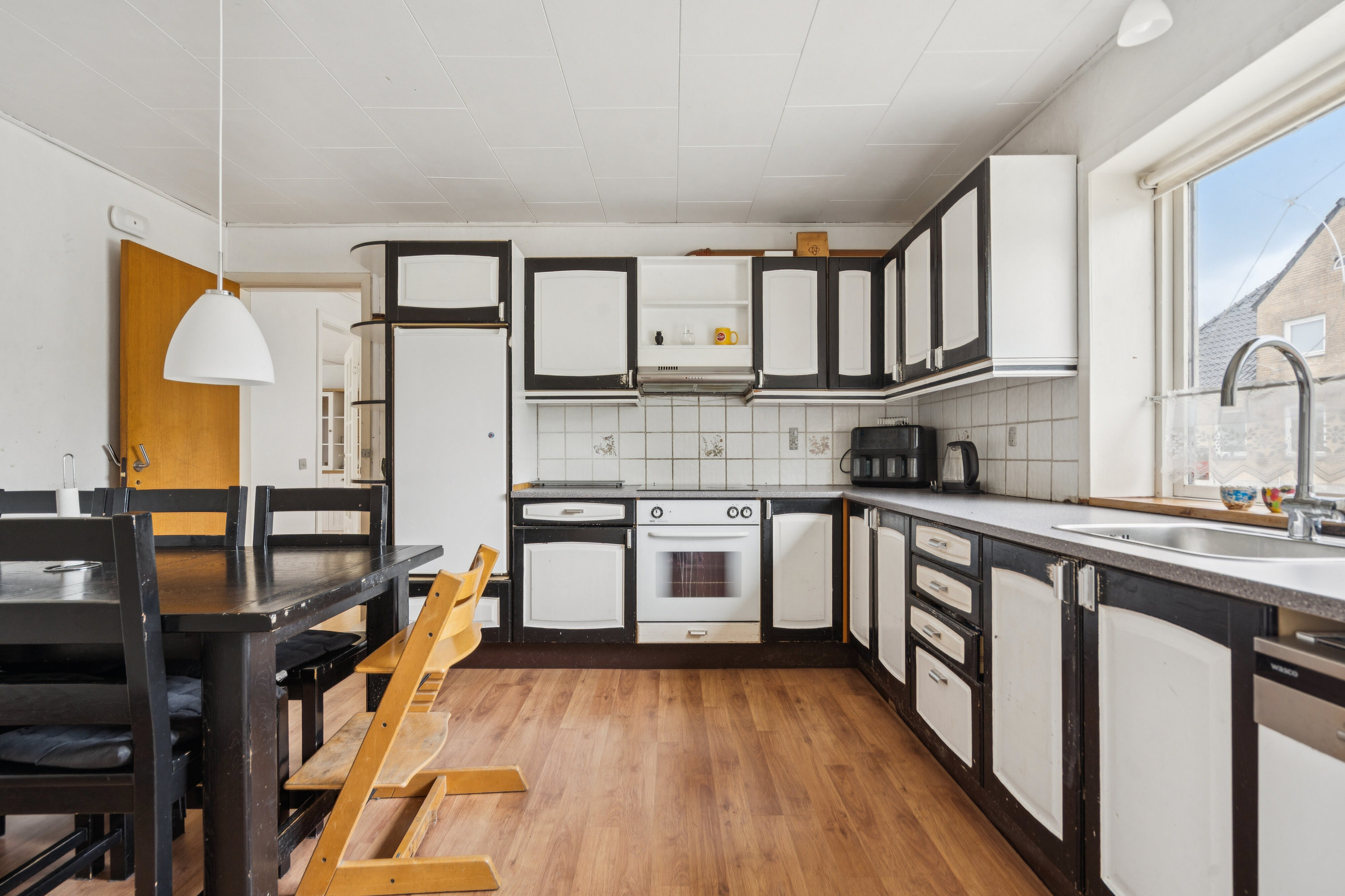 Fremhævet køkken billede i fuldskærmstilstand. Billede af Kragelundvej 9, 6330 Padborg