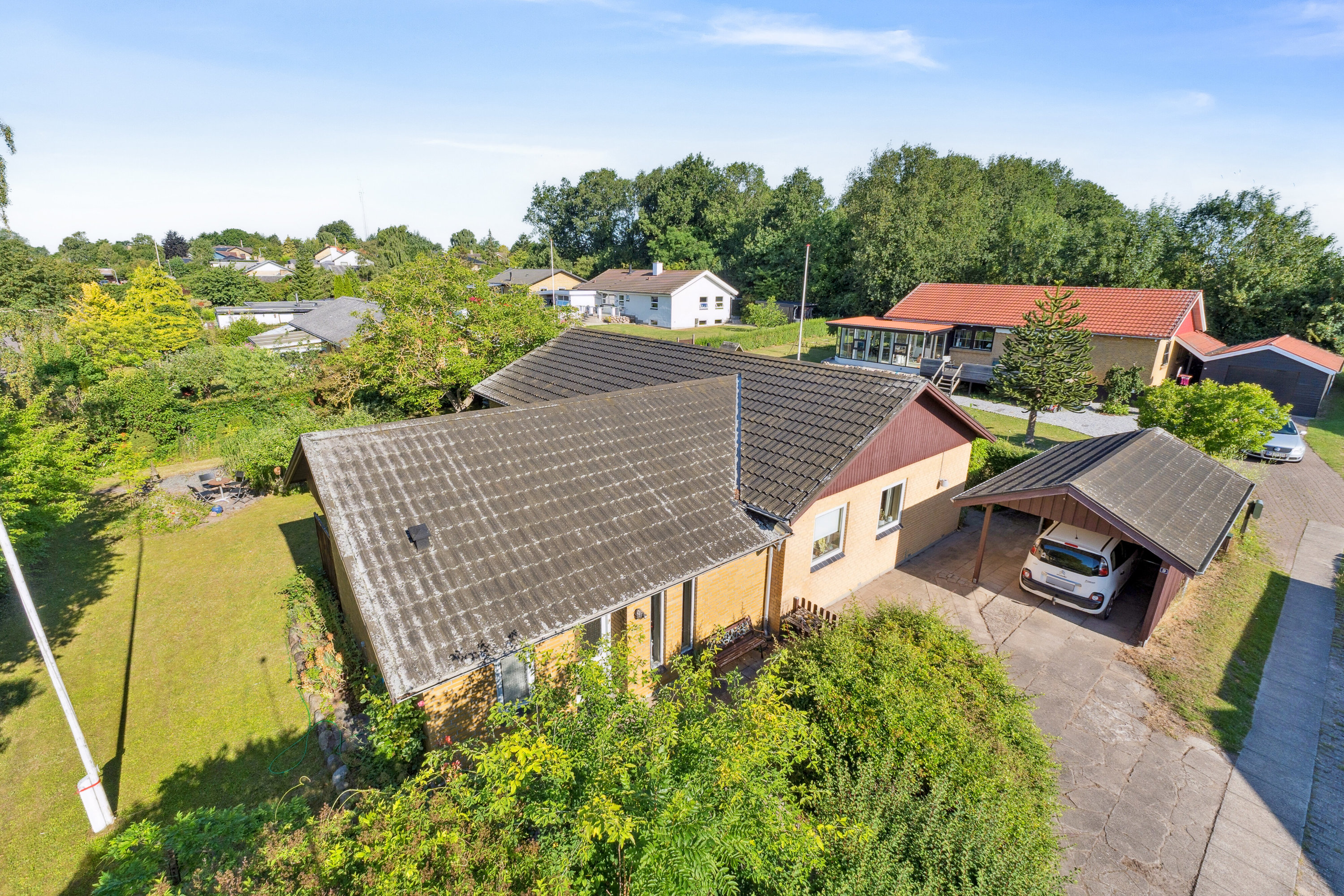 Fremhævet set fra vejen billede i fuldskærmstilstand. Billede af Ølunden 9, 5330 Munkebo