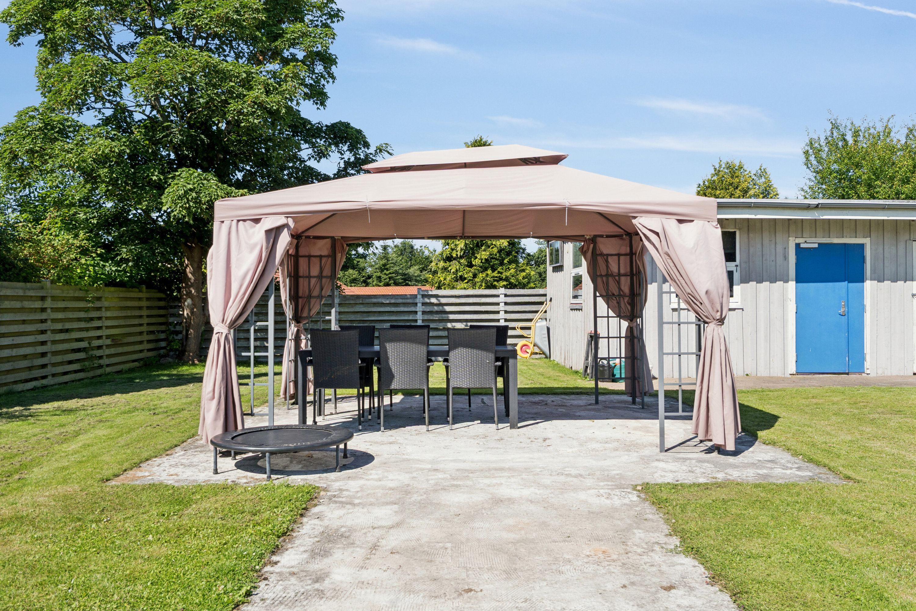 Fremhævet udendørs billede i fuldskærmstilstand. Billede af Volderslevvej 45, Hjallese, 5260 Odense S