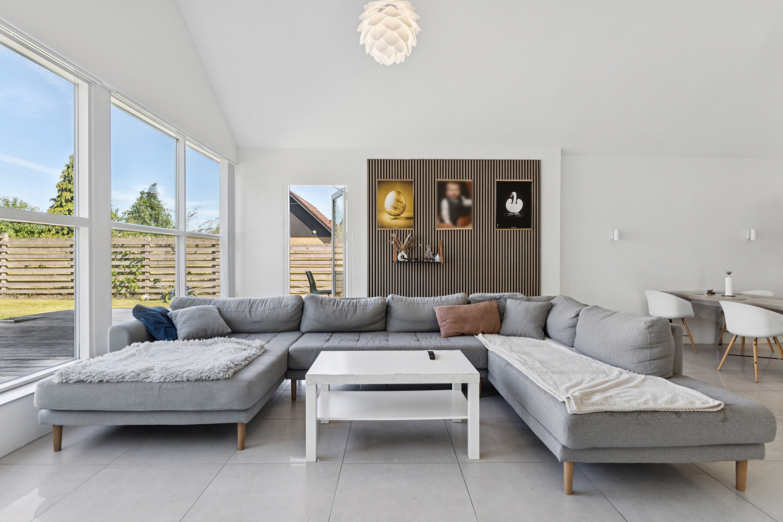 Fremhævet stue billede i fuldskærmstilstand. Billede af Volderslevvej 45, Hjallese, 5260 Odense S