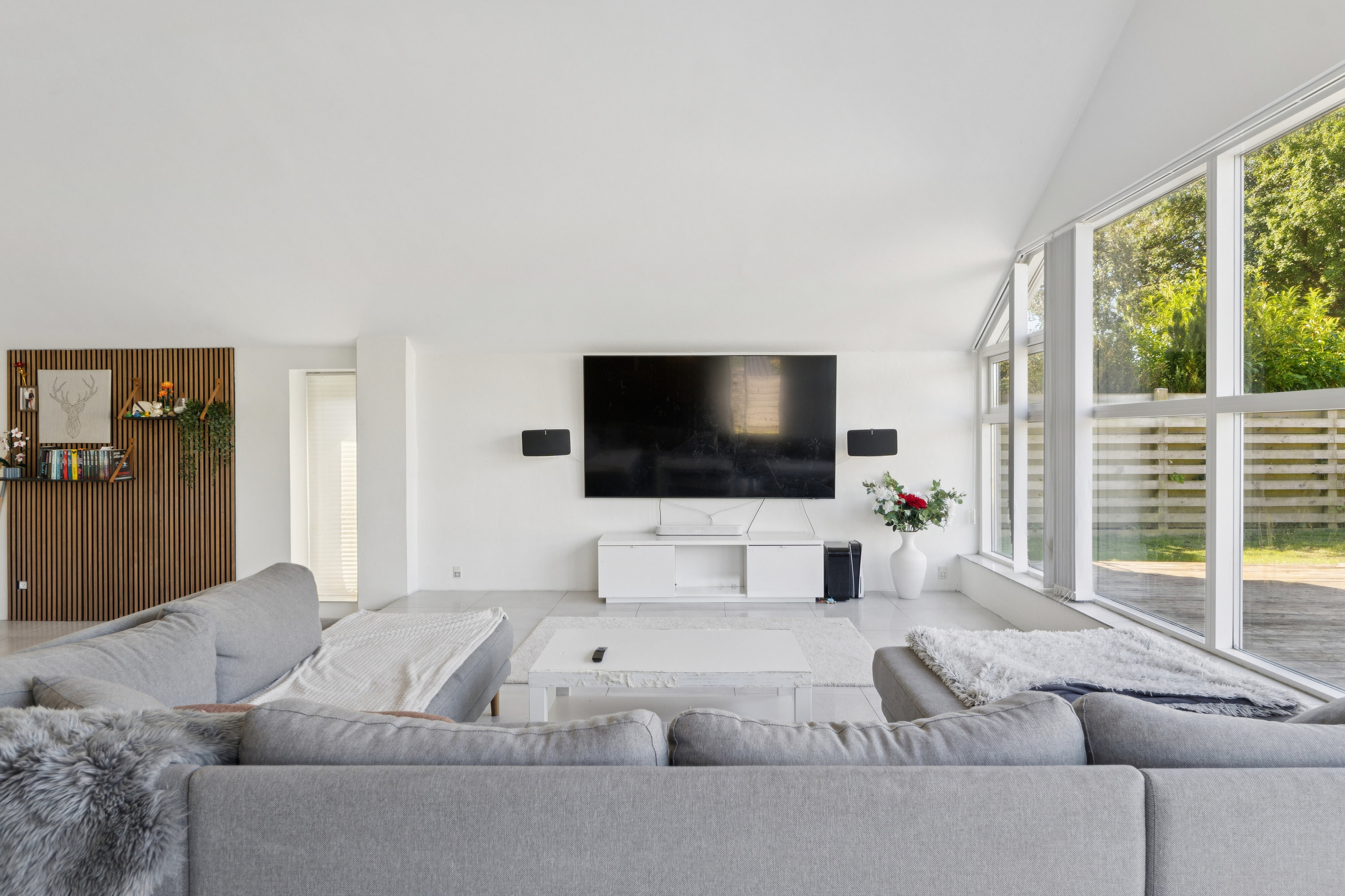 Fremhævet stue billede i fuldskærmstilstand. Billede af Volderslevvej 45, Hjallese, 5260 Odense S