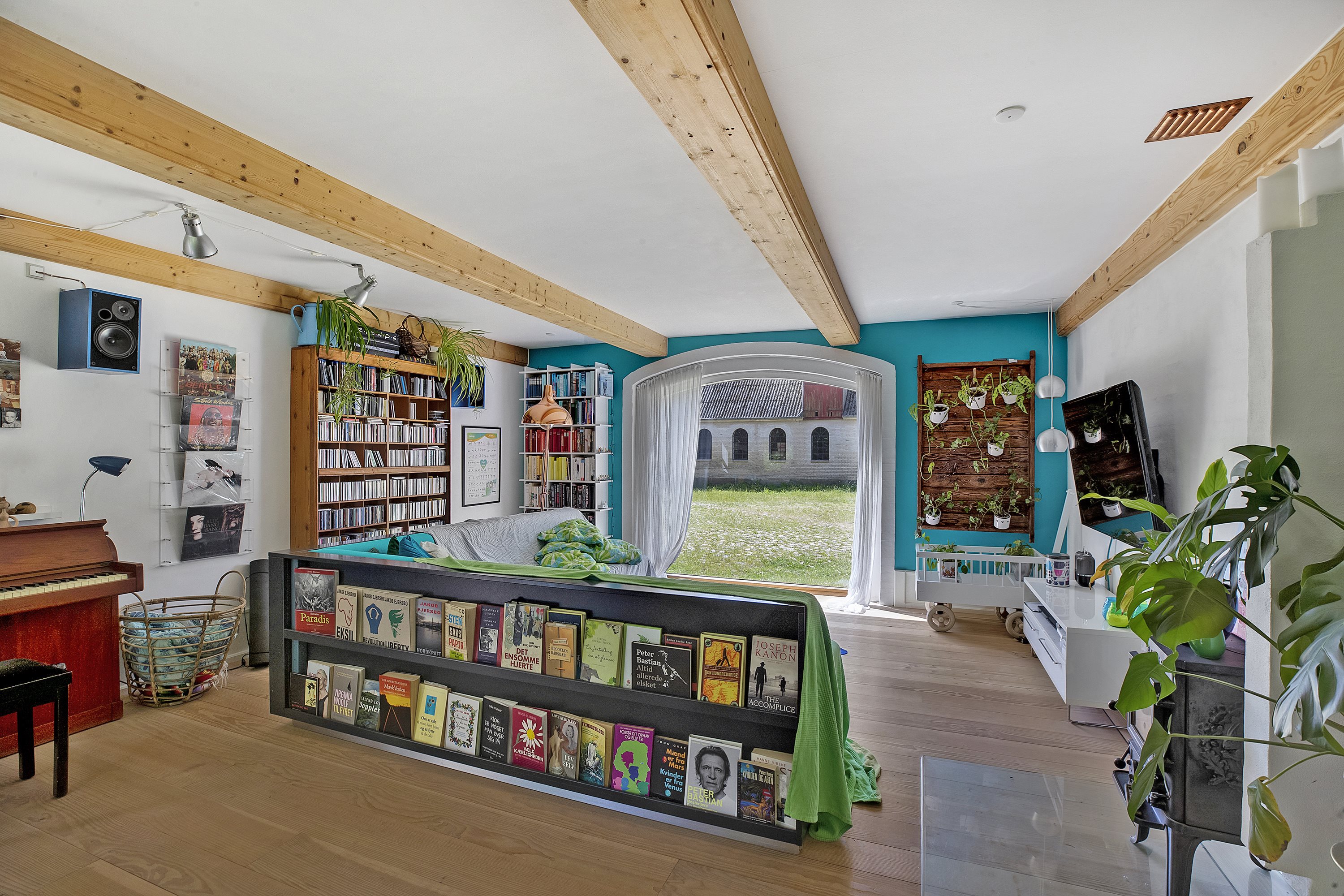 Fremhævet stue billede i fuldskærmstilstand. Billede af Søen 1 & 3, Lysabildskov, 6470 Sydals