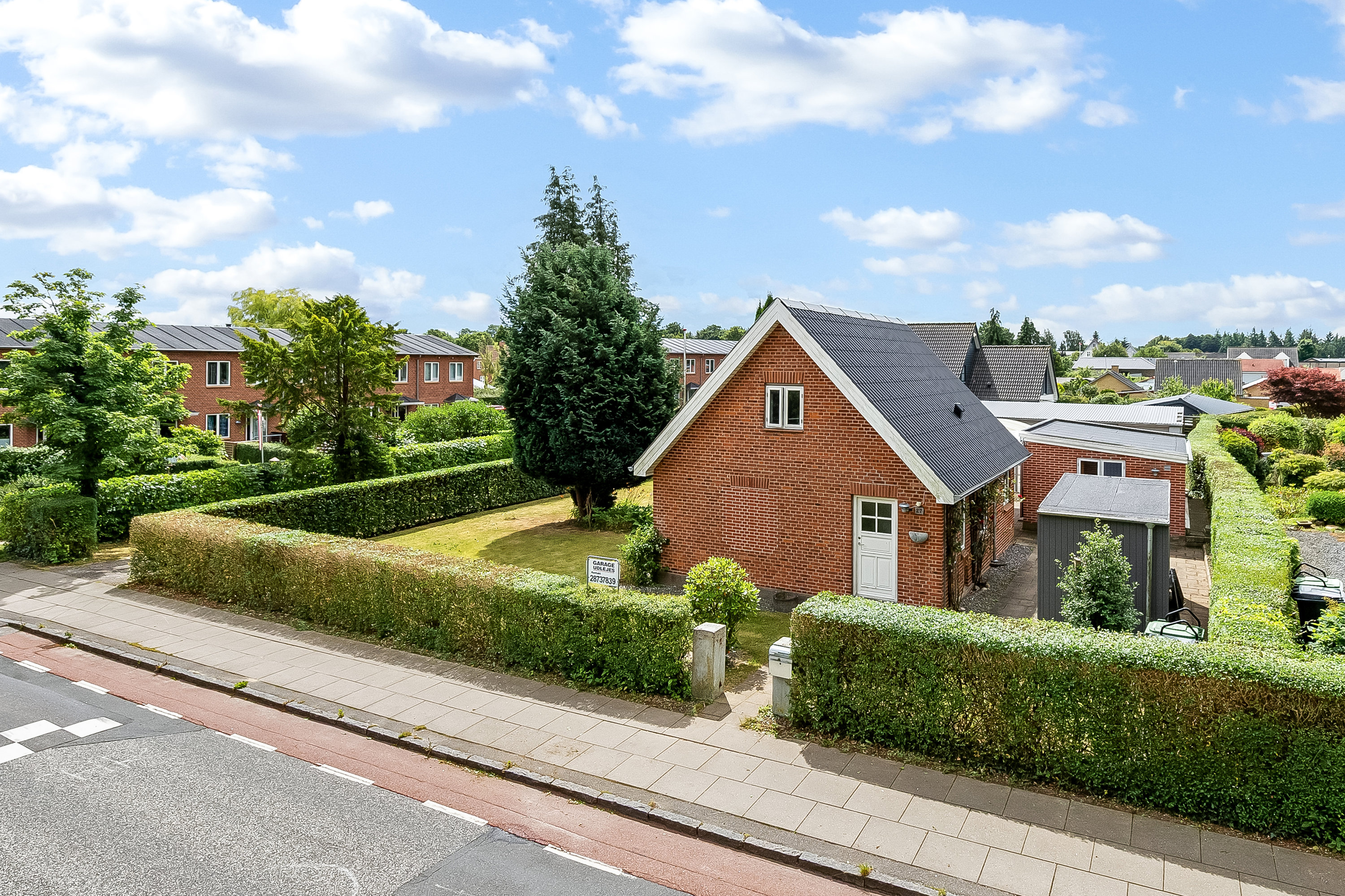 Fremhævet mastefoto billede i fuldskærmstilstand. Billede af Pedersholms Allé 27, Søndermarken, 7100 Vejle