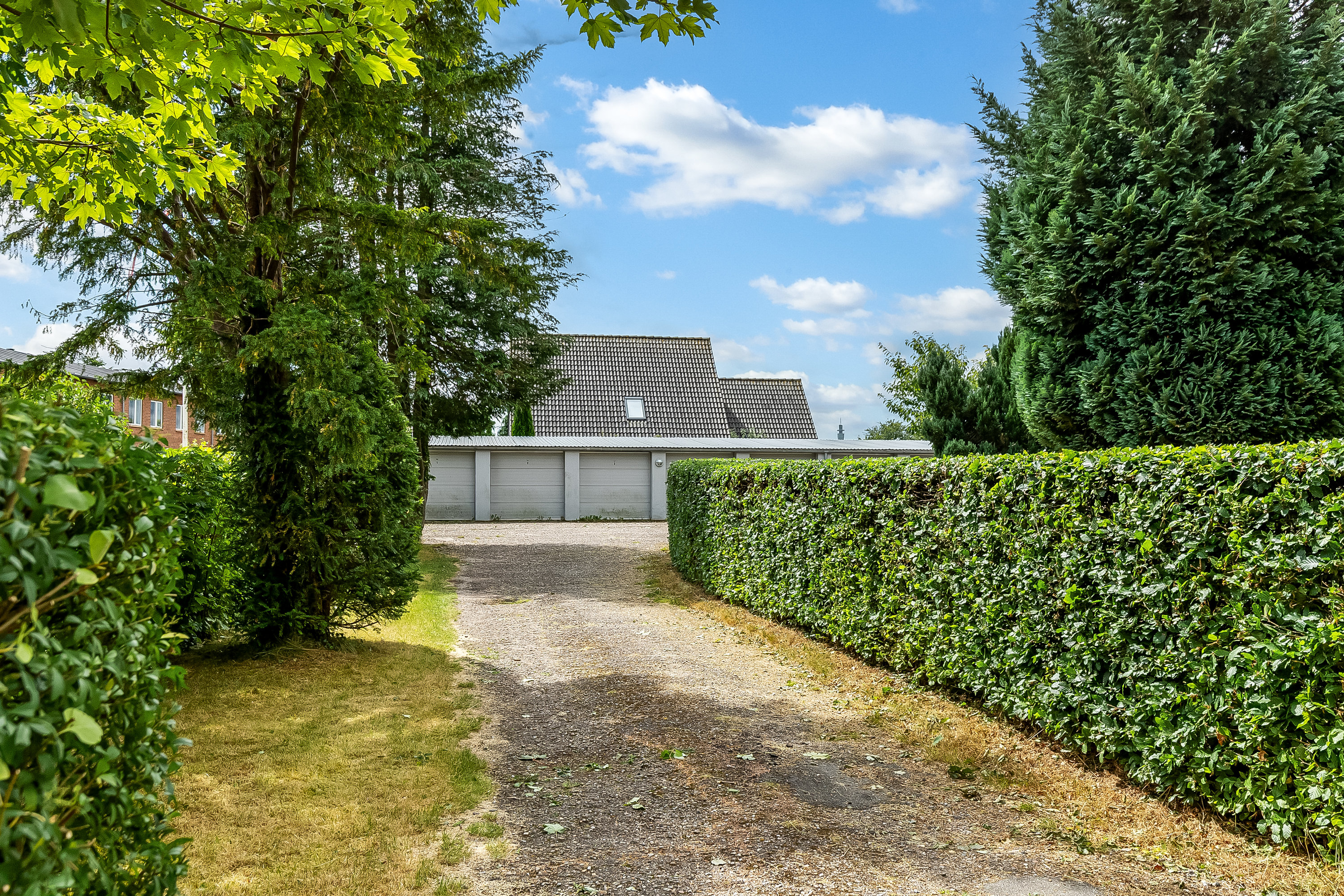 Fremhævet indkørsel billede i fuldskærmstilstand. Billede af Pedersholms Allé 27, Søndermarken, 7100 Vejle