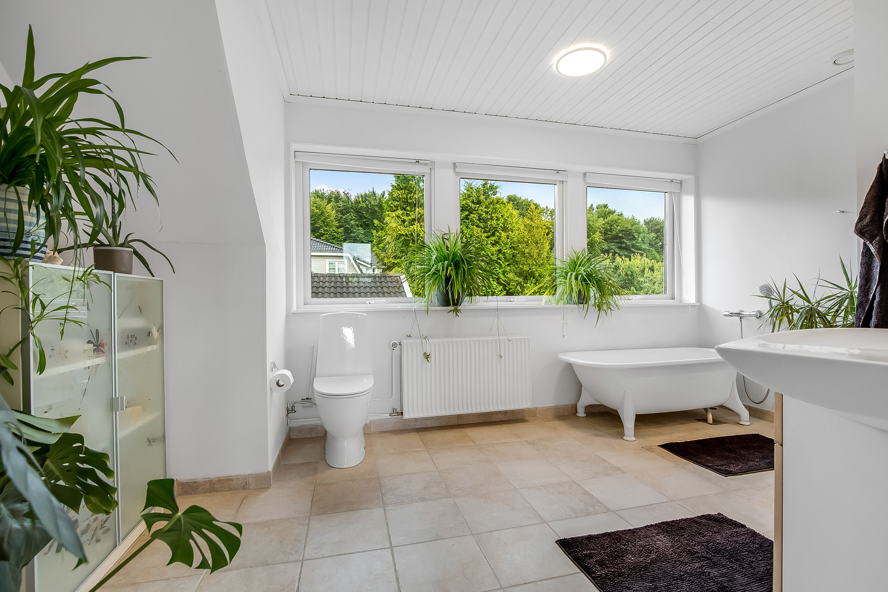 Fremhævet badeværelse billede i fuldskærmstilstand. Billede af Fjordvænget 30, Brejning, 7080 Børkop