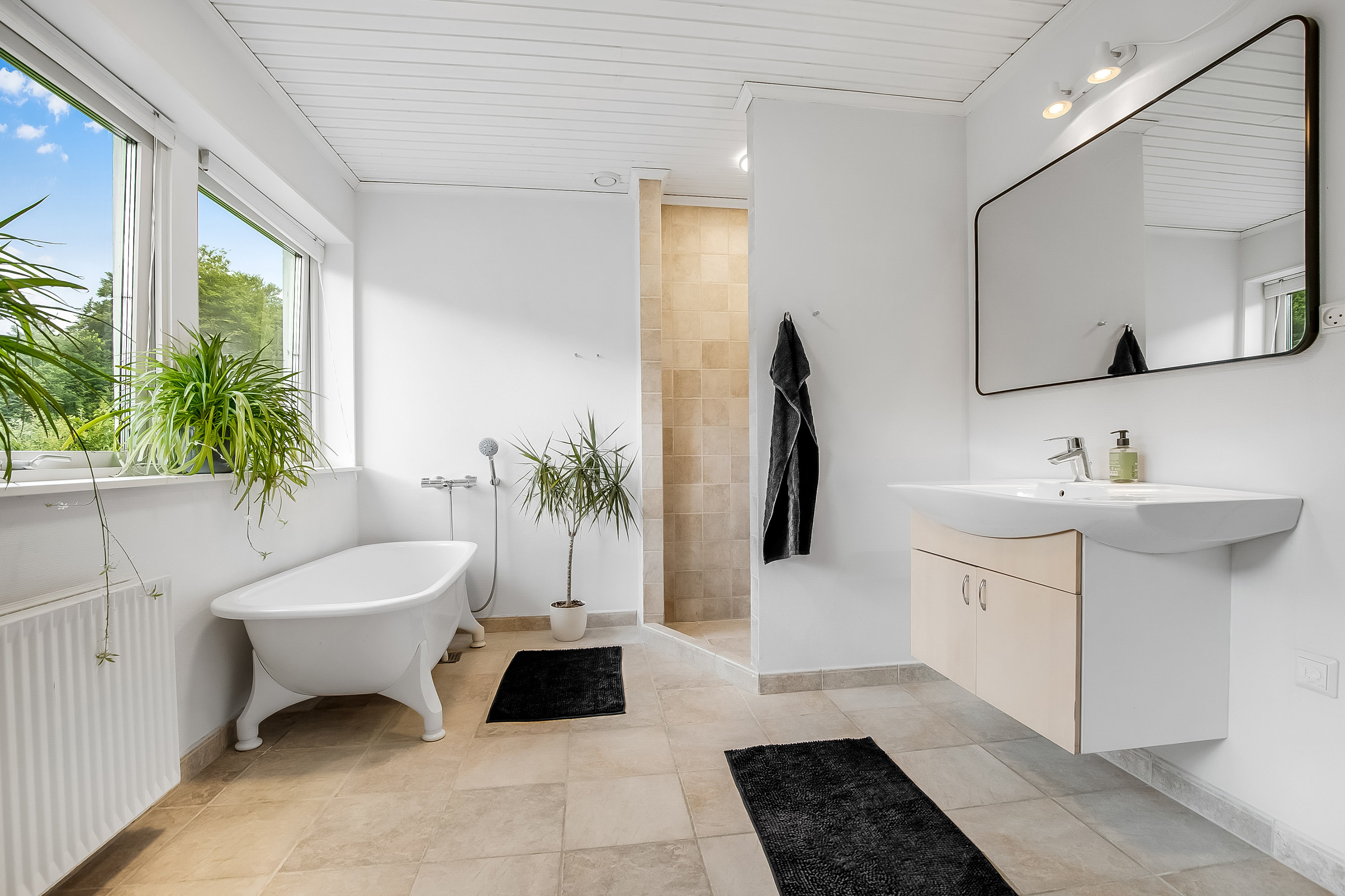 Fremhævet badeværelse billede i fuldskærmstilstand. Billede af Fjordvænget 30, Brejning, 7080 Børkop